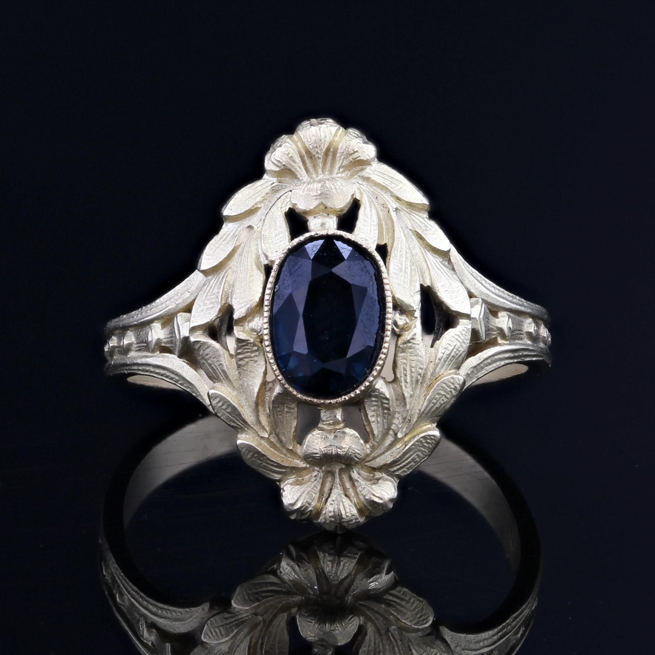 Women's 1890s Art Nouveau Sapphire 18 Karat Matte Yellow Gold Ring For Sale