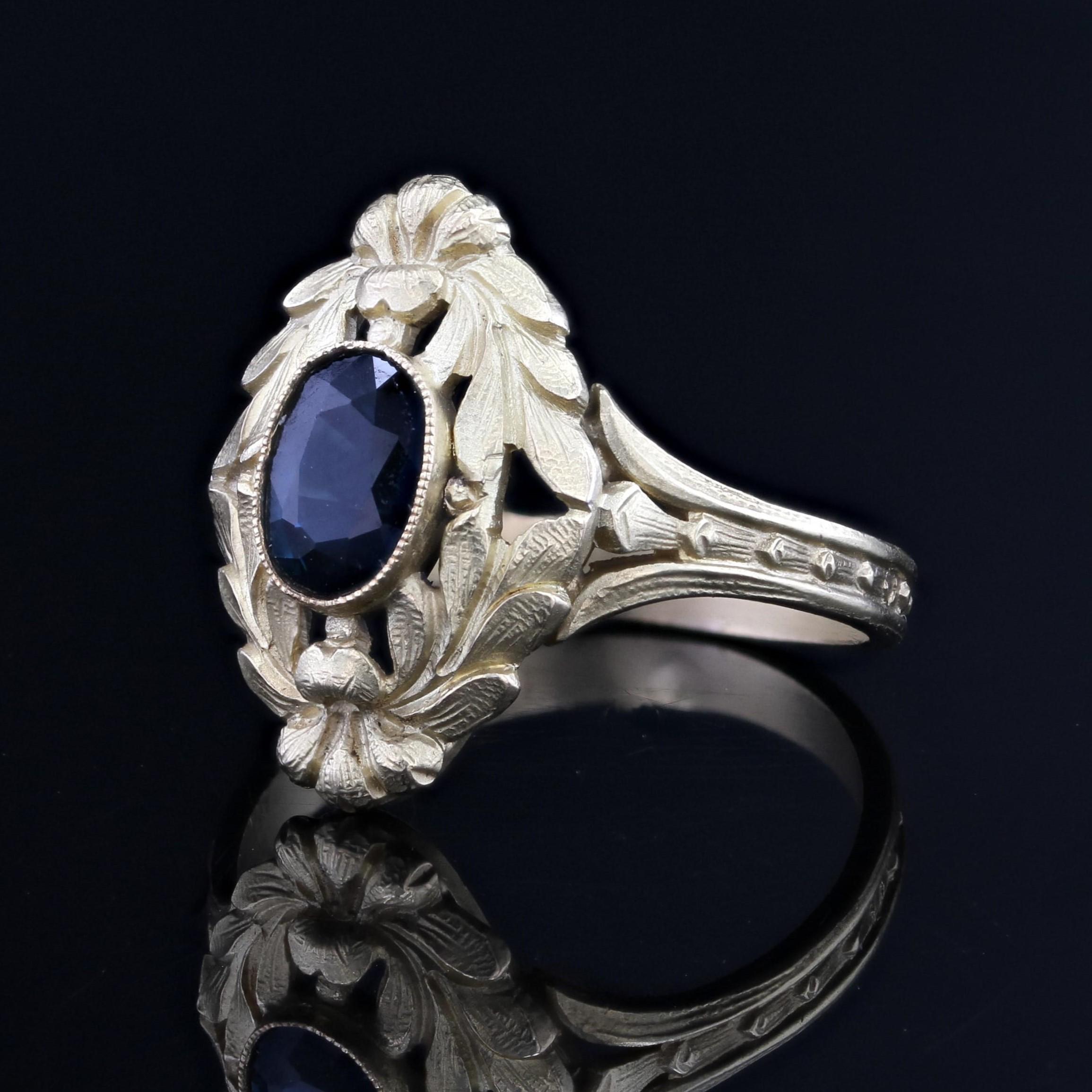 1890s Art Nouveau Sapphire 18 Karat Matte Yellow Gold Ring For Sale 2