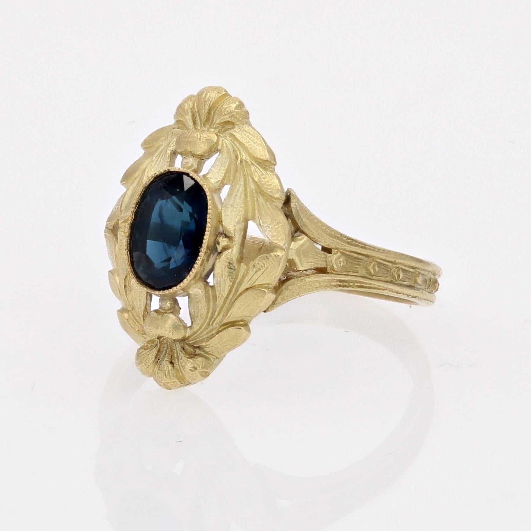 1890s Art Nouveau Sapphire 18 Karat Matte Yellow Gold Ring For Sale 3
