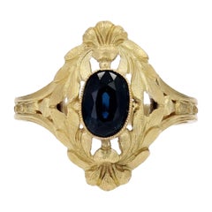Bague Art nouveau des années 1890 en or jaune mat 18 carats avec saphir