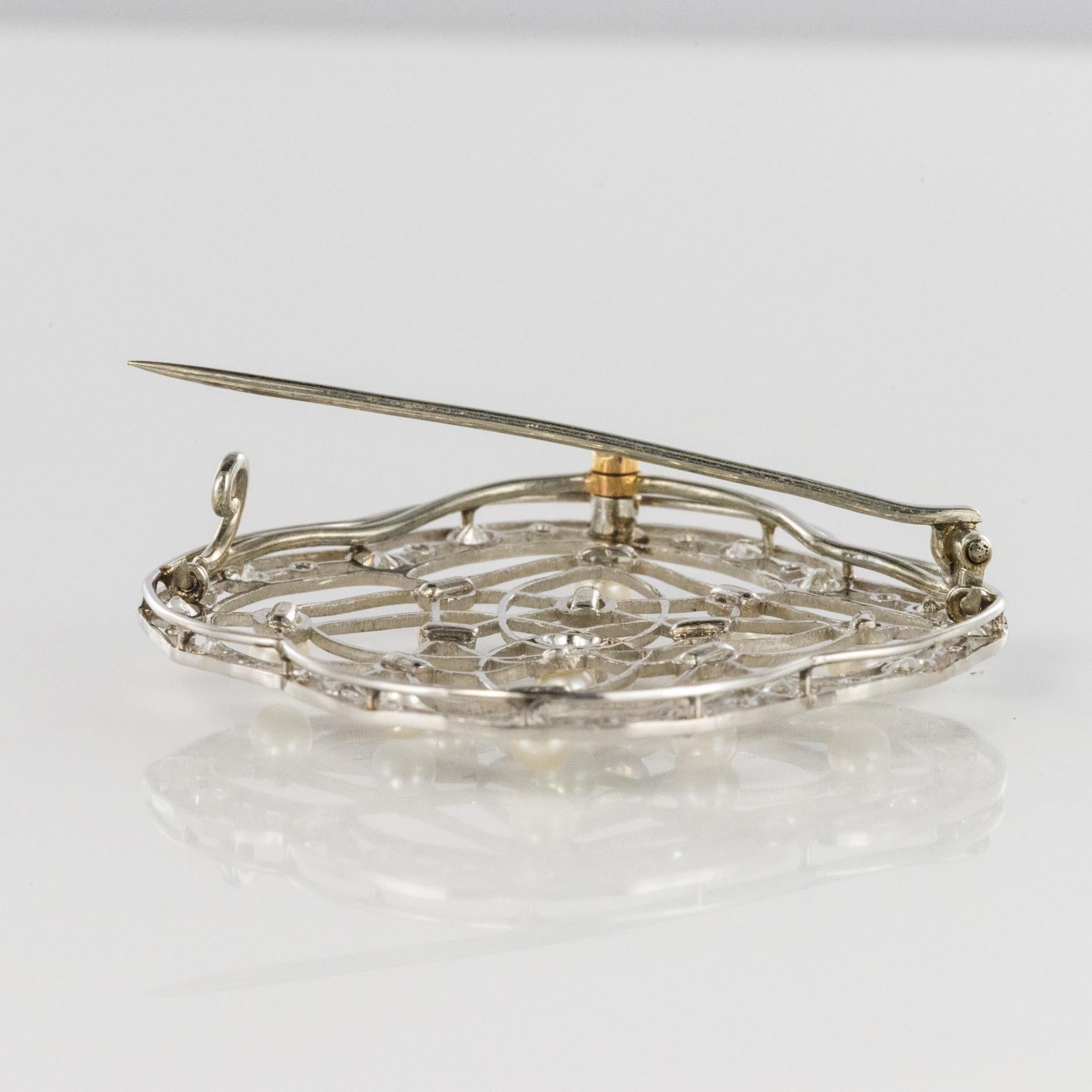 1890er Belle poque Natrliche Perle Diamanten 18 Karat Gold Platin Brosche im Angebot 8