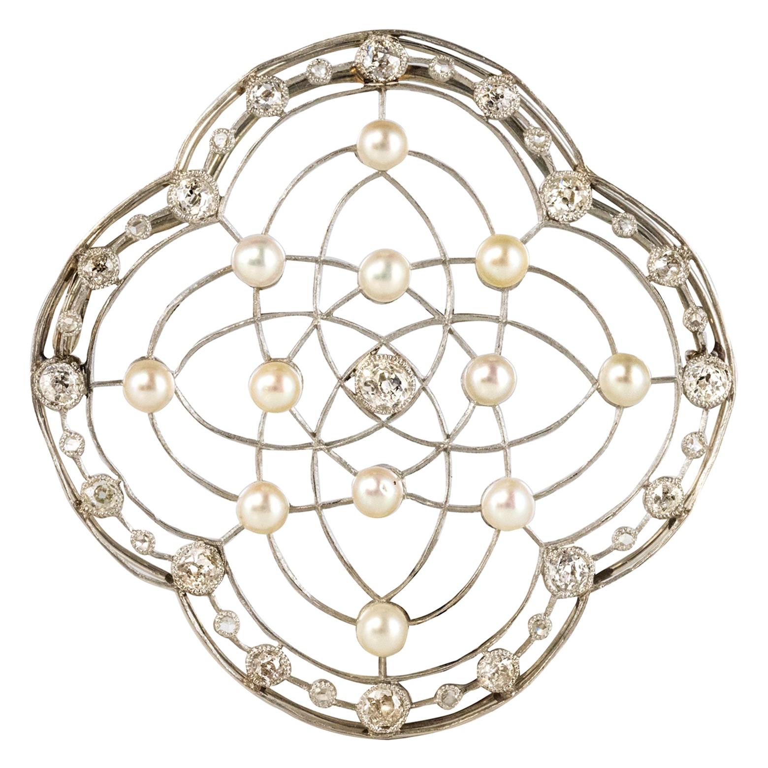 1890s Belle Époque Perla Natural Diamantes Oro de 18 Kilates Platino Broche en venta