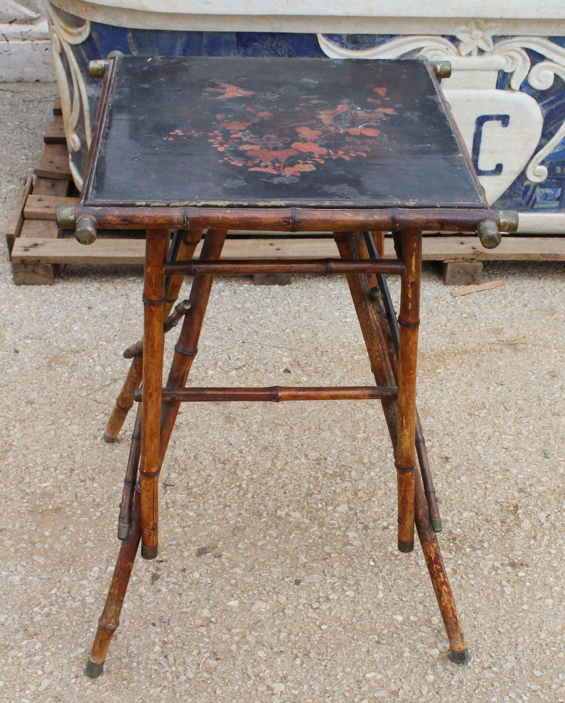 English 1890s Chinese Bamboo Side Table with Black Lacquer Top and Bronze Fittings