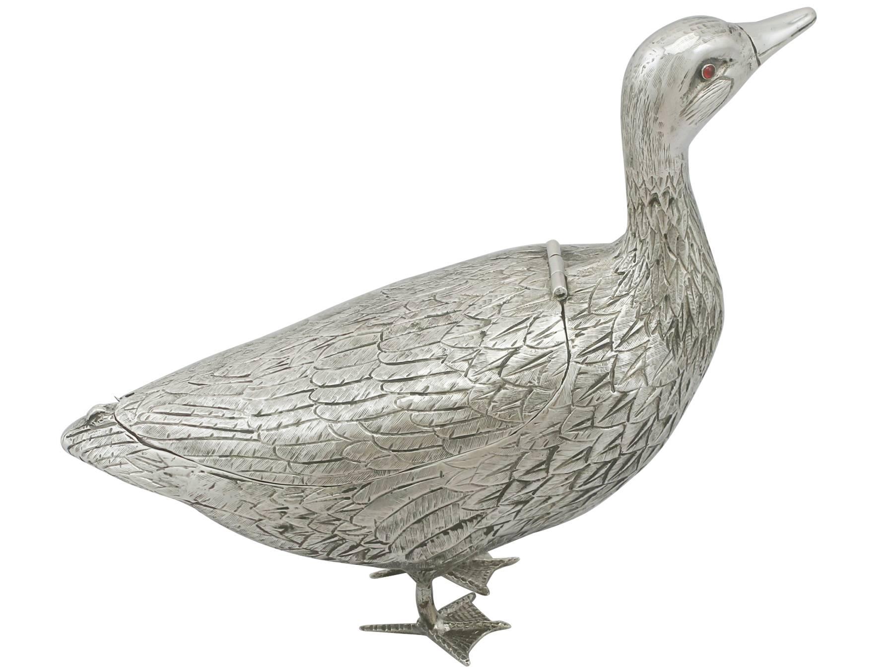 1890s Dutch Silver 'Duck' Sugar Box In Excellent Condition In Jesmond, Newcastle Upon Tyne