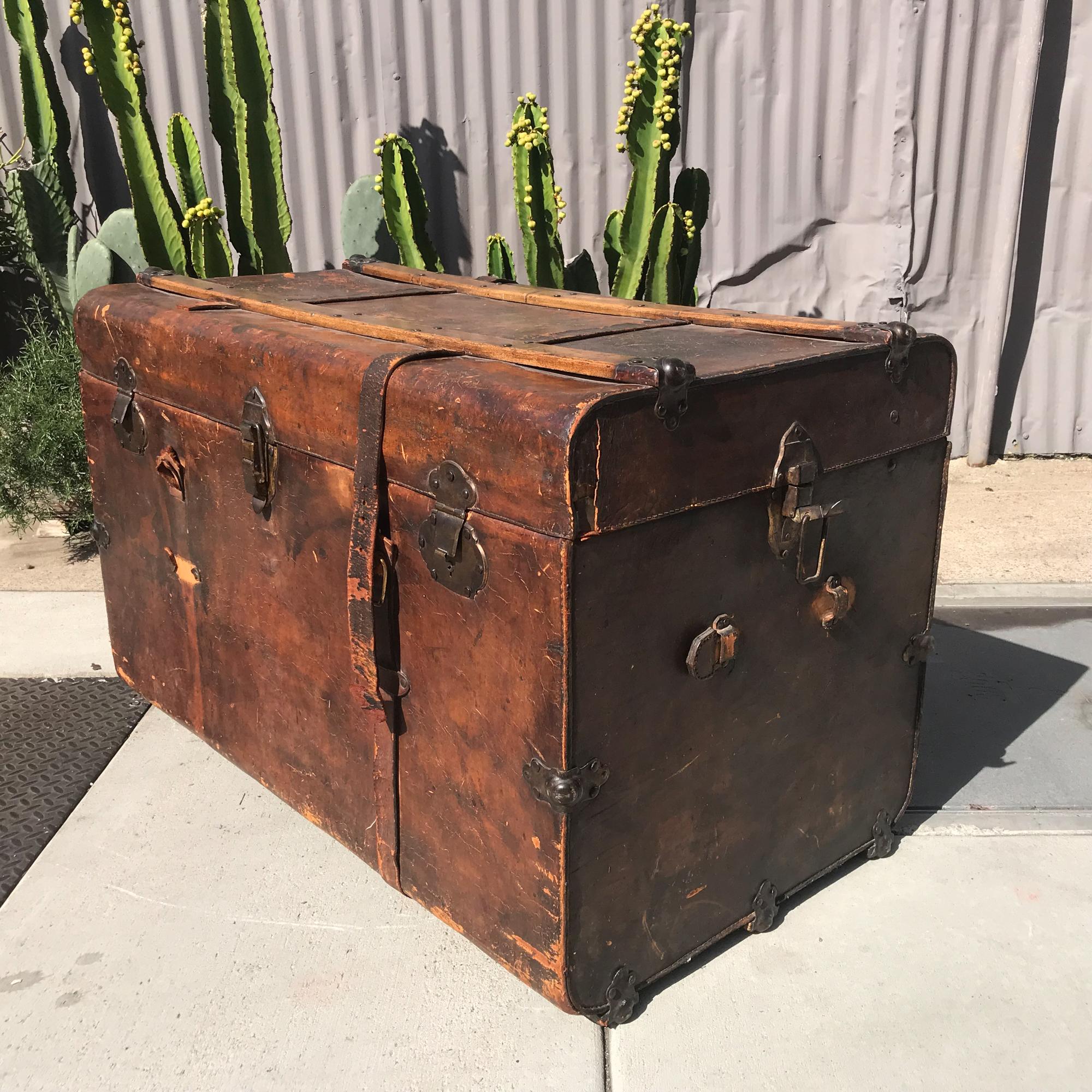 1890s Elegantly Distressed Antique Steamer Travel Trunk Aged Leather Wood & Iron In Distressed Condition In Chula Vista, CA
