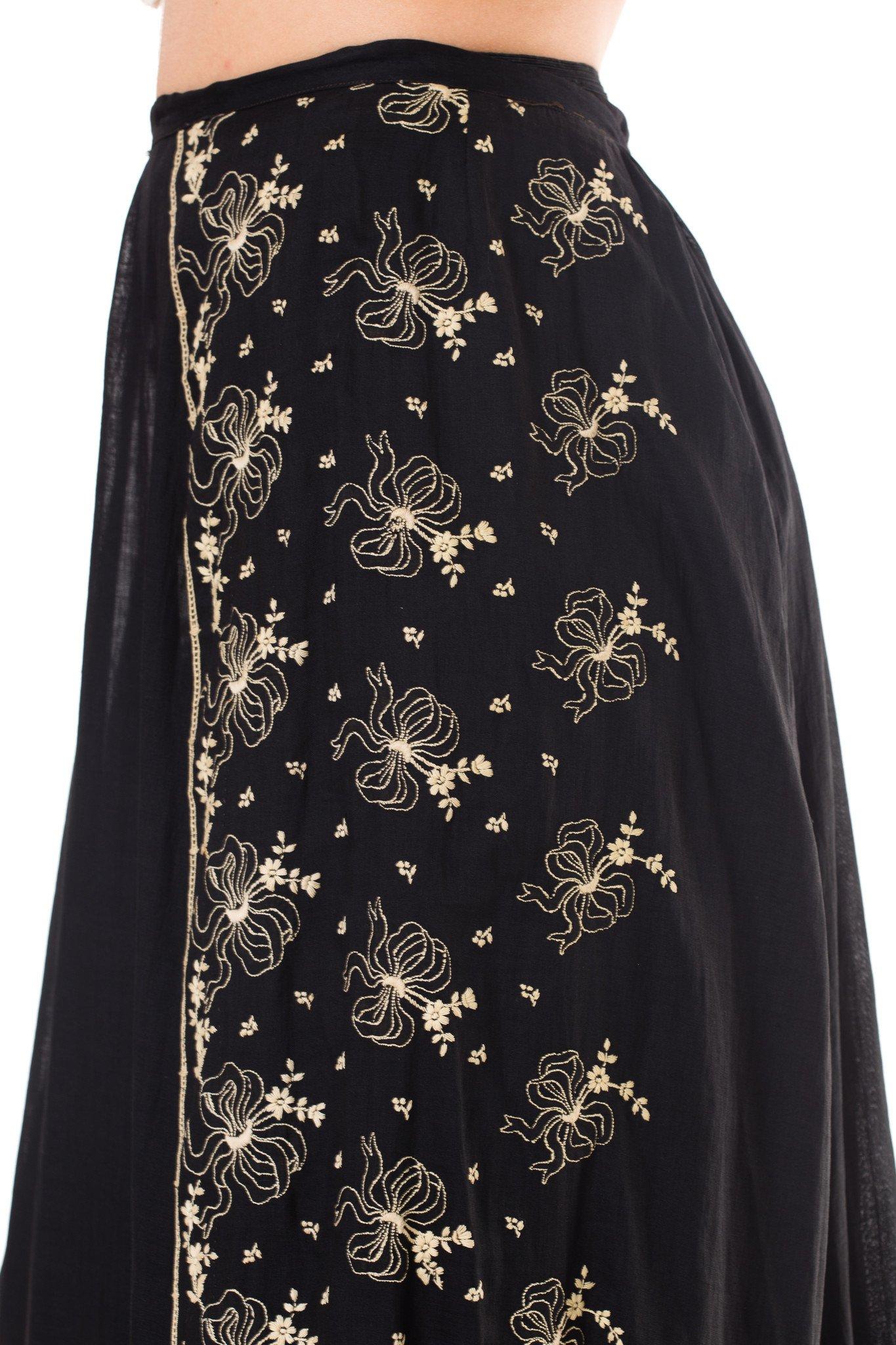 1890S  Black Victorian Cotton Sateen Skirt With Lace Style Embroidery For Sale 1