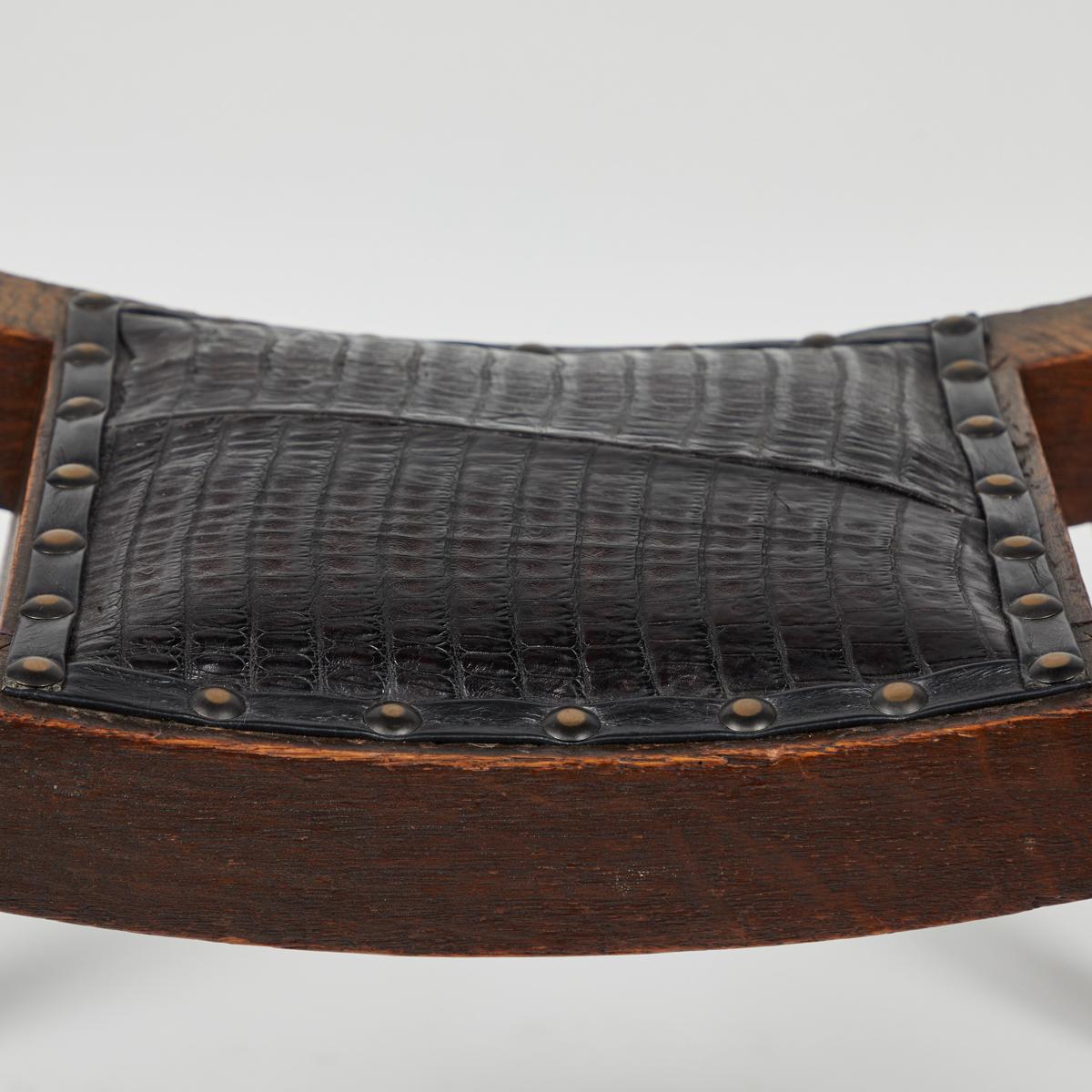 19th Century English Foot Stool with Upholstered Black Leather and Studded Trim (Englisch)