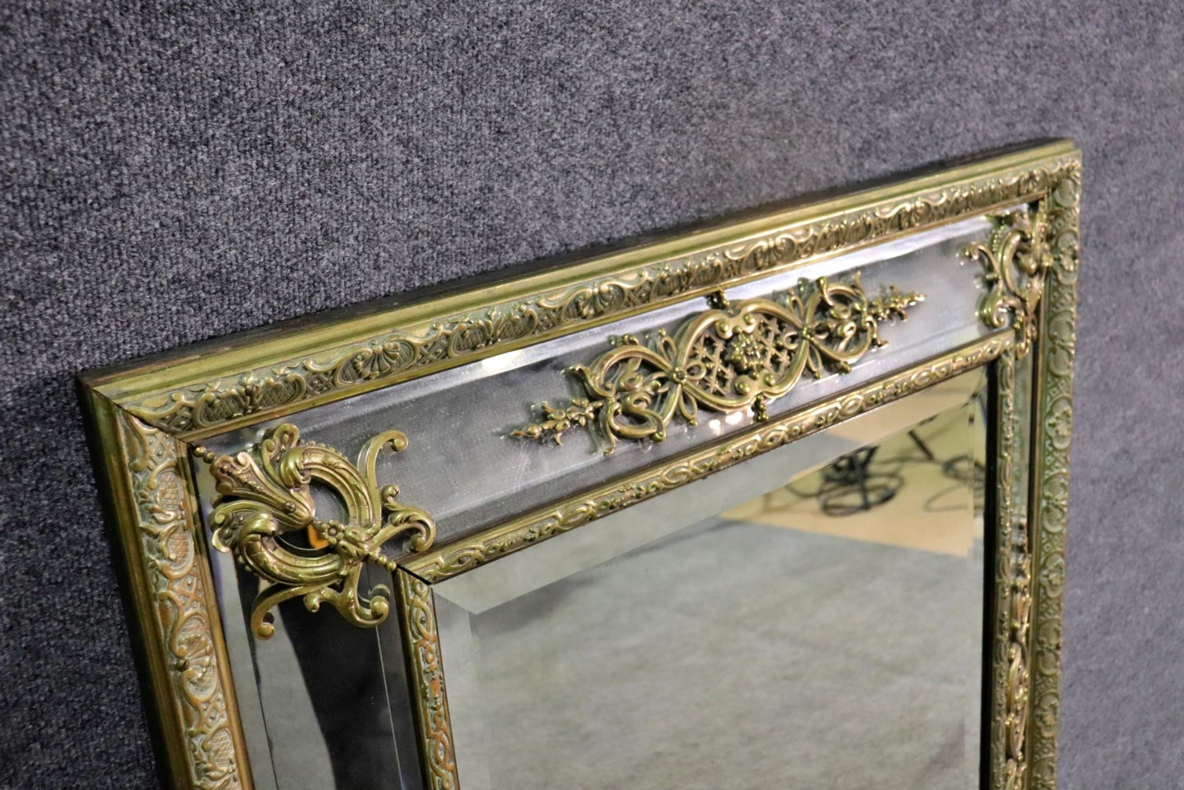 Specchio neoclassico francese Luigi XV in bronzo del 1890 In condizioni buone in vendita a Swedesboro, NJ