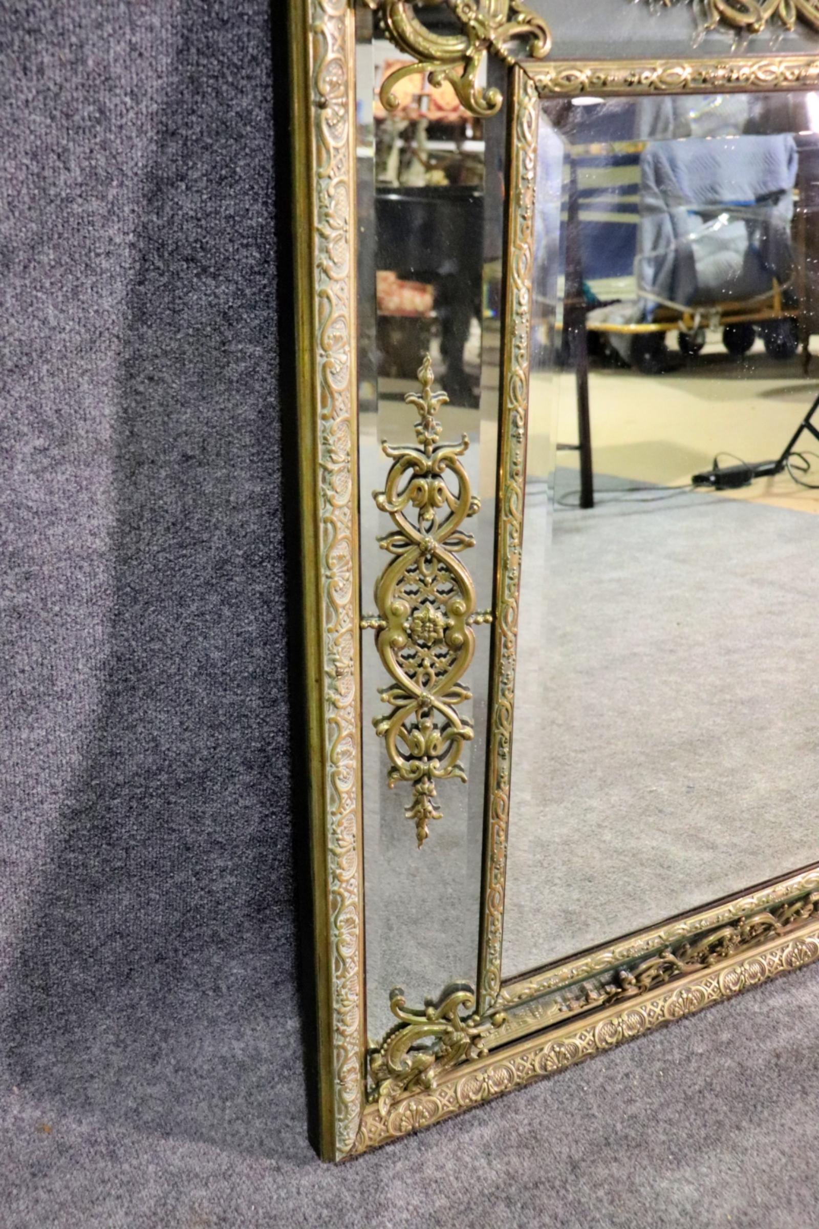 XIX secolo Specchio neoclassico francese Luigi XV in bronzo del 1890 in vendita