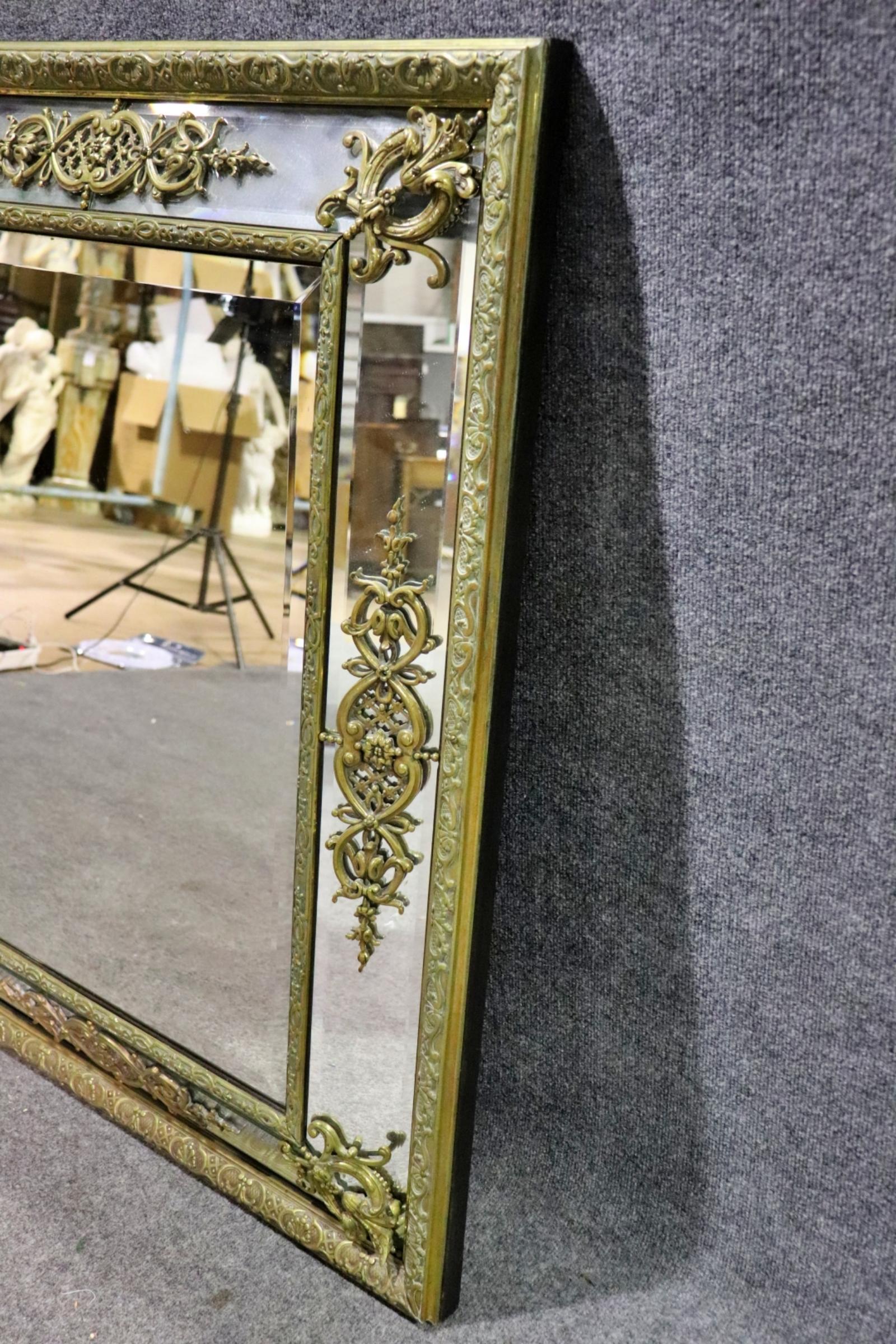 Bronzo Specchio neoclassico francese Luigi XV in bronzo del 1890 in vendita