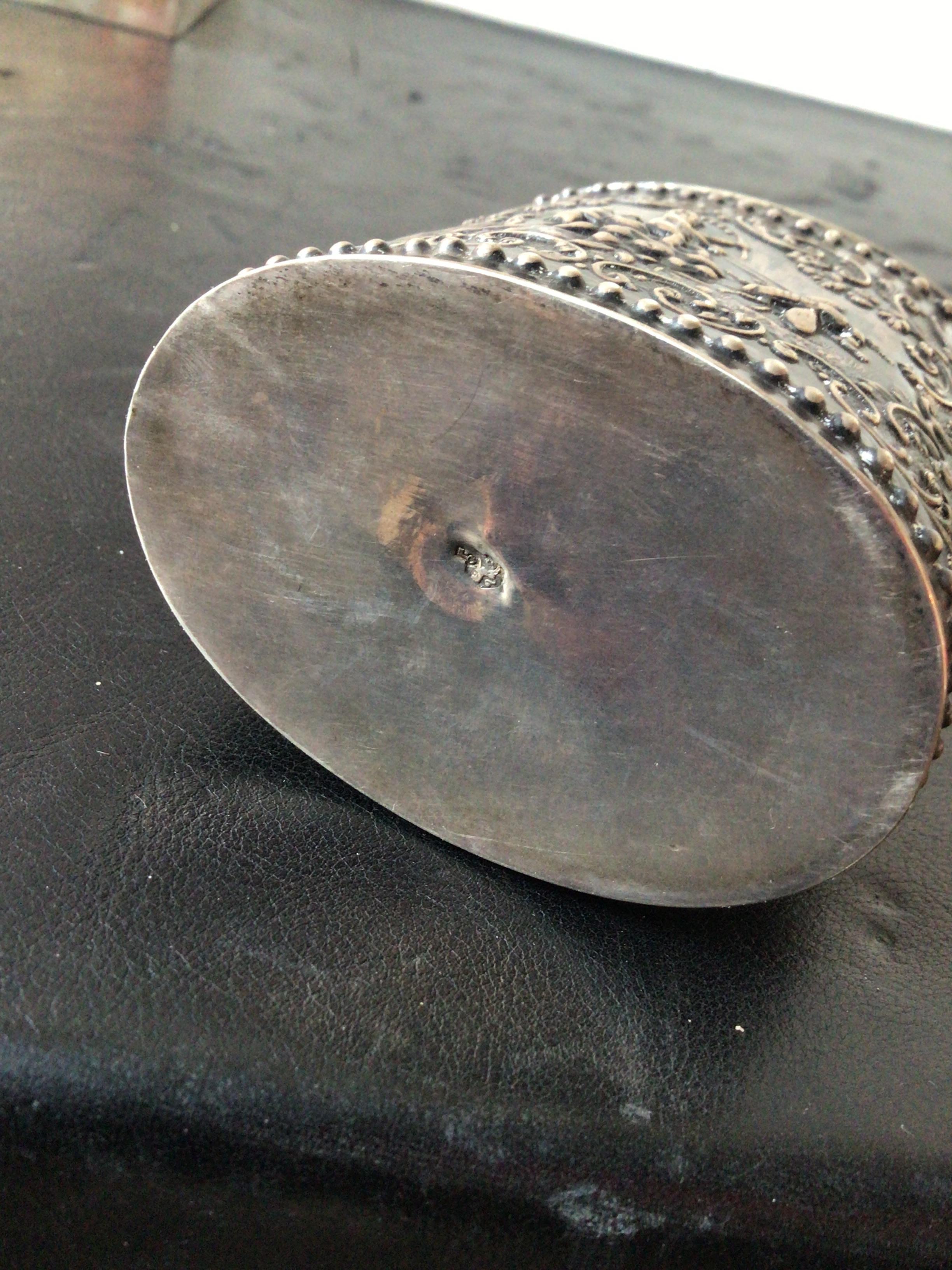Scatola d'argento del 1890 in argento sterling con bombo in vendita 6
