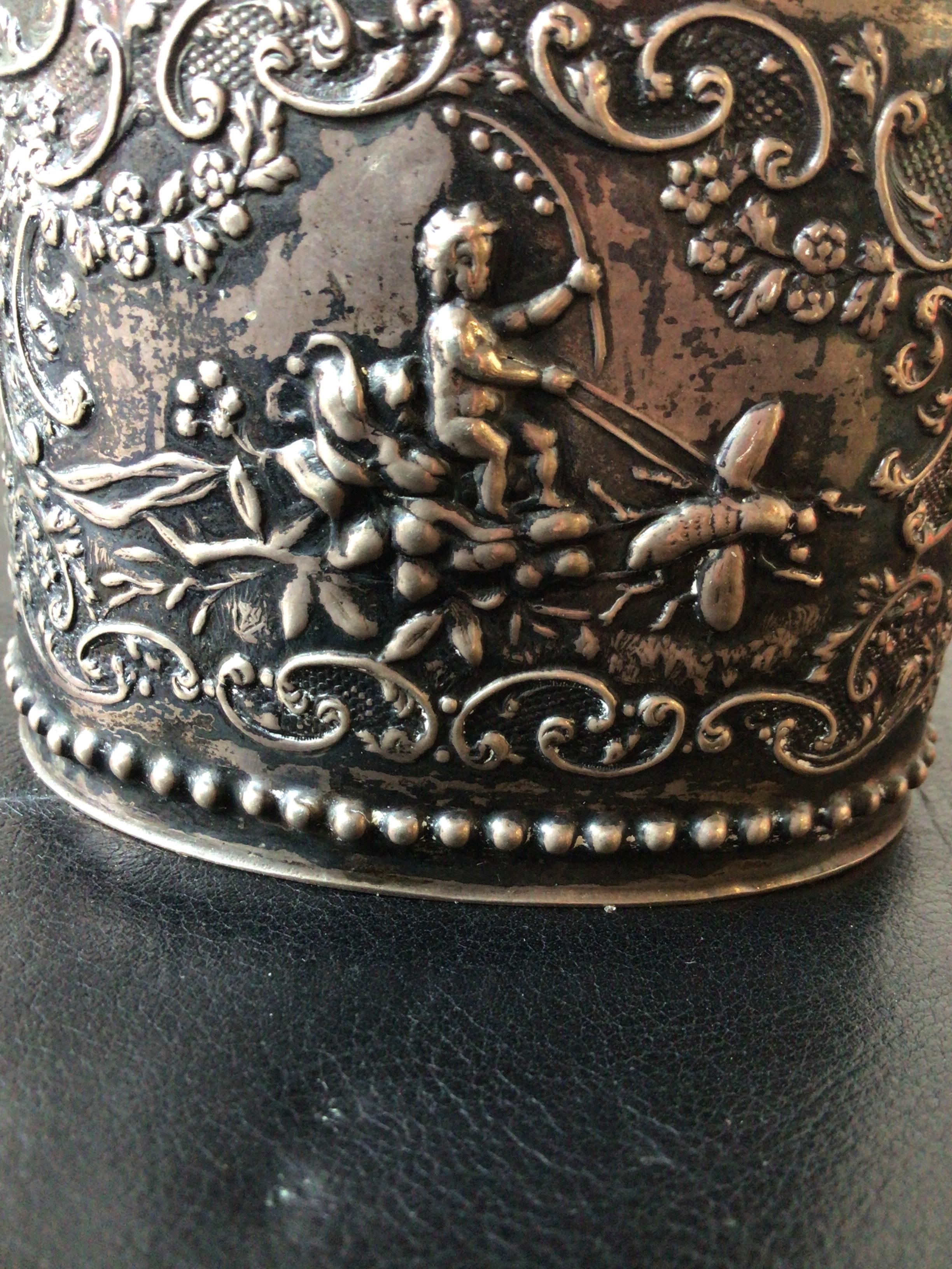 Scatola d'argento del 1890 in argento sterling con bombo in vendita 4