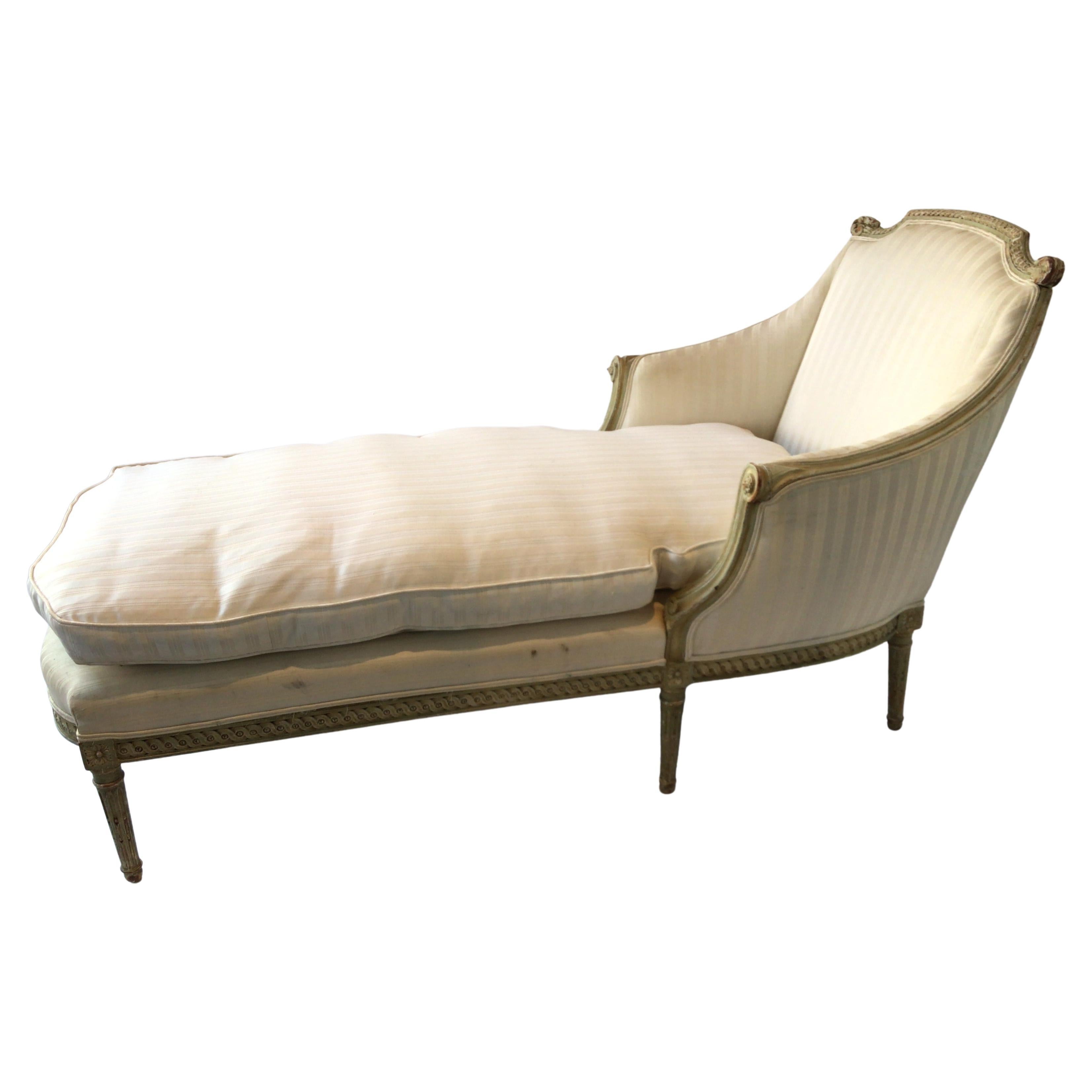 1890s, French Carved Wood Louis XVI Chaise Lounge For Sale at 1stDibs