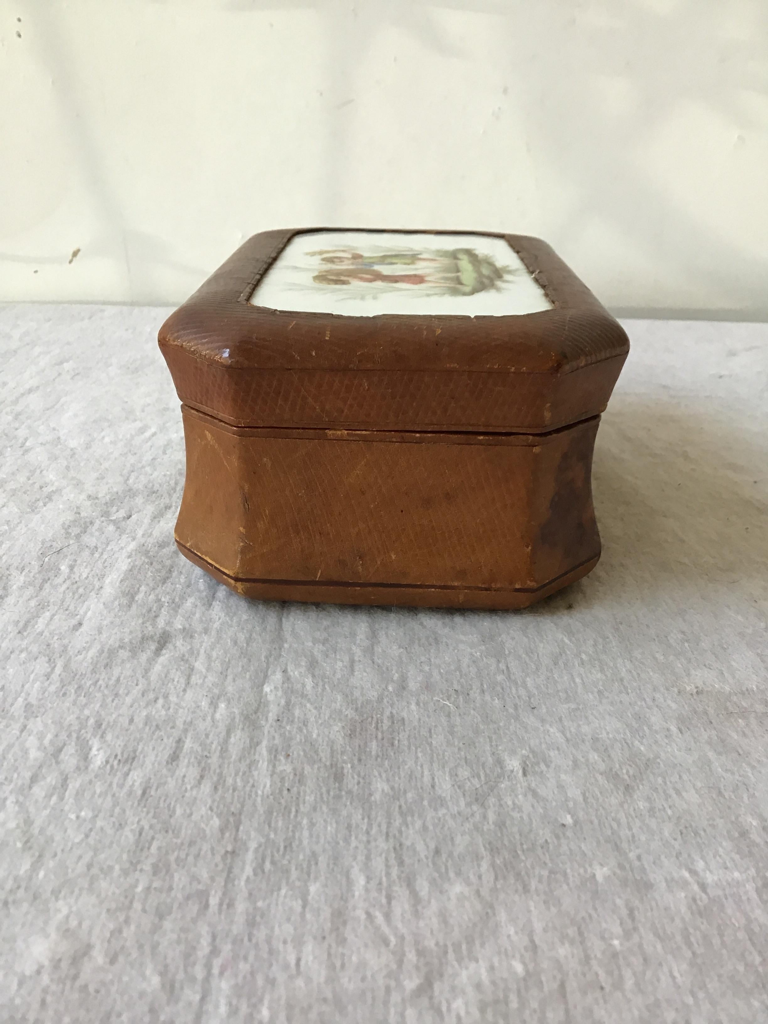 1890s French Leather Box with Ceramic Plaque of Children For Sale 3
