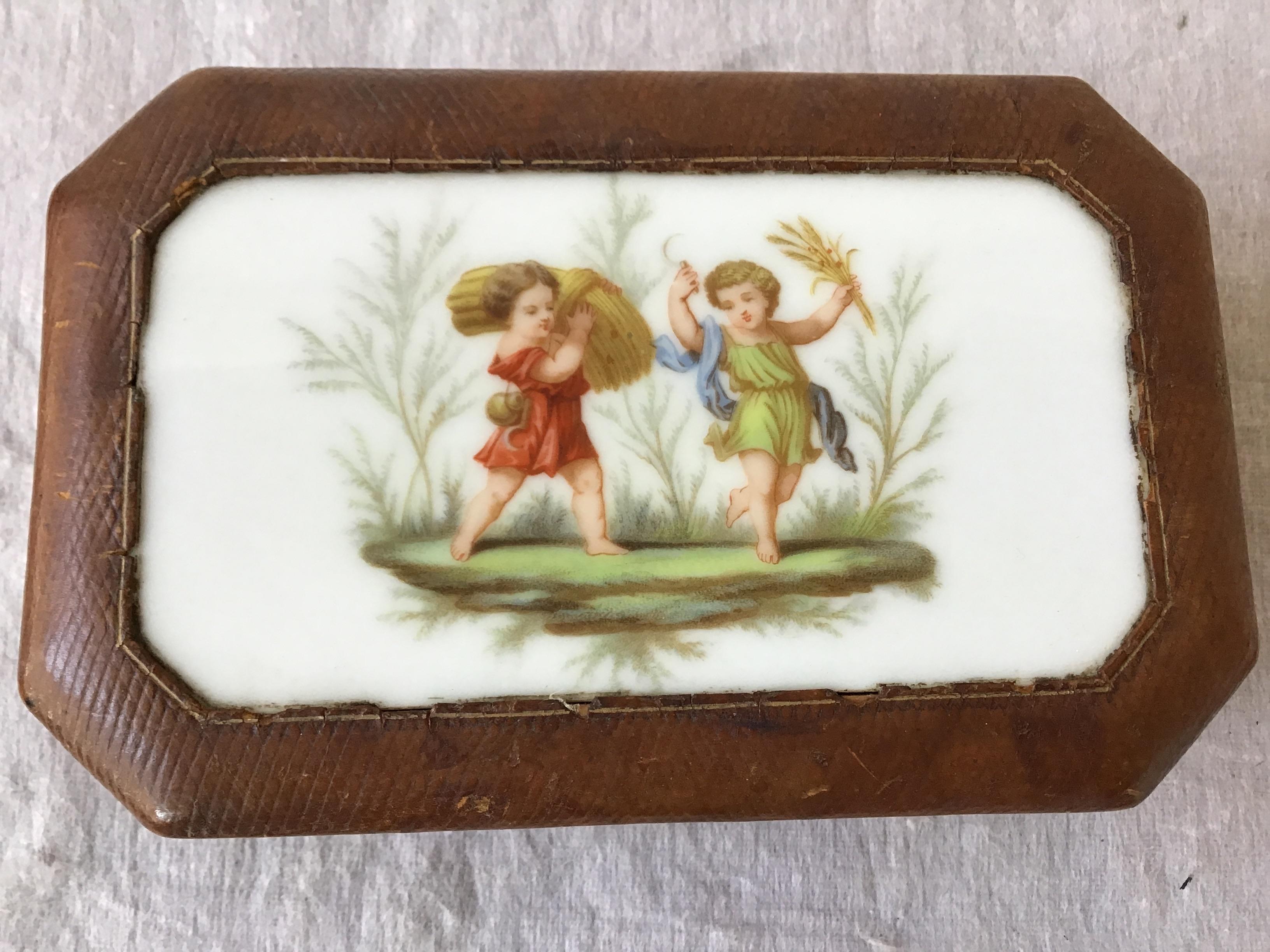1890s French Leather Box with Ceramic Plaque of Children For Sale 4