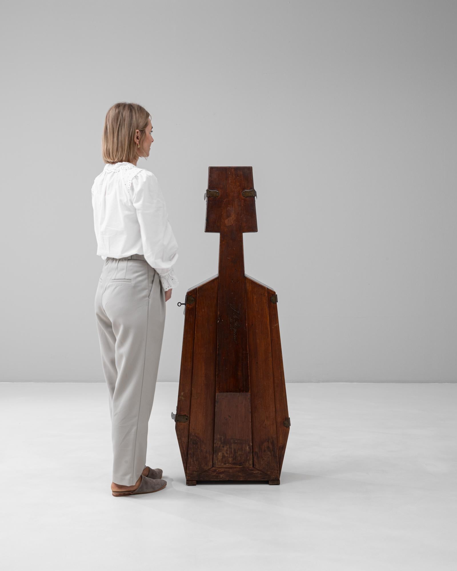 Étui à violoncelle en bois cubiste moderniste français des années 1890 Bon état - En vente à High Point, NC