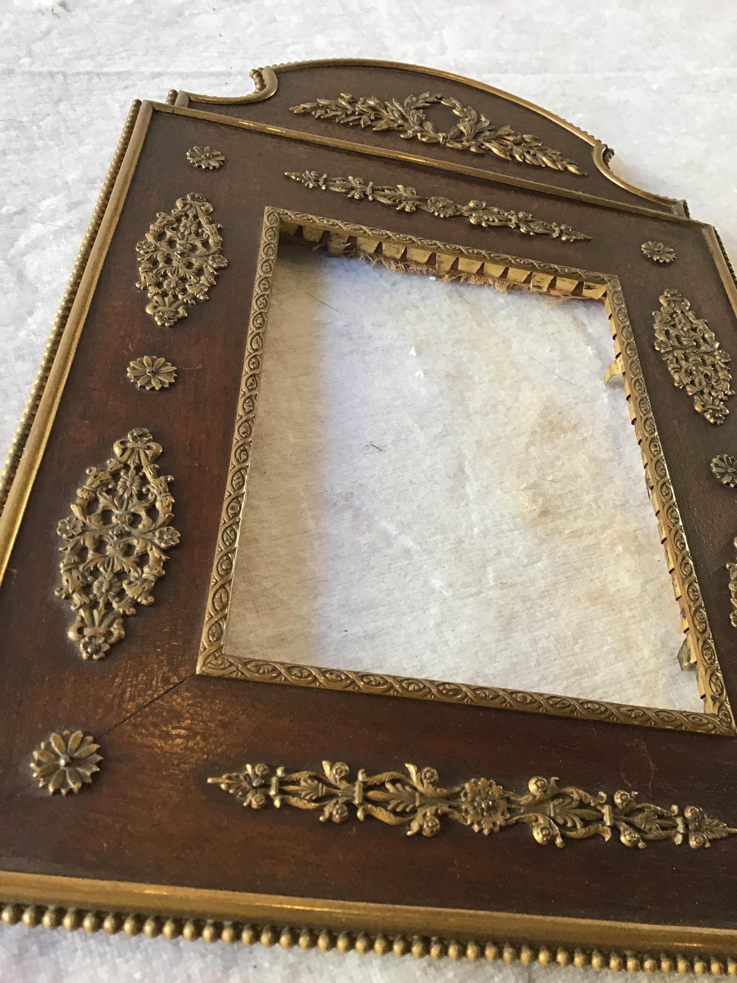 1890s French Neoclassical Wood and Bronze Picture Frame In Good Condition In Tarrytown, NY