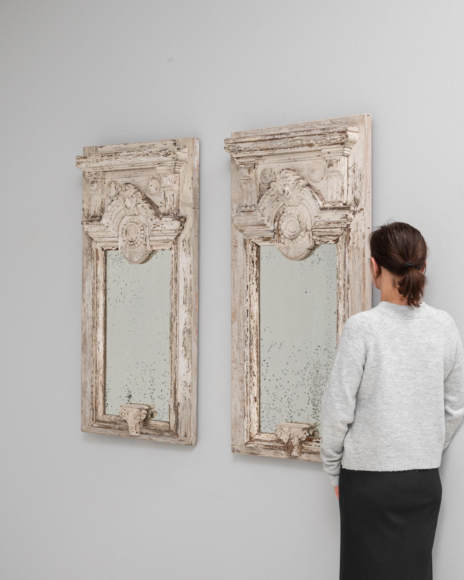 Fin du XIXe siècle Paire d'objets en bronze patiné blanc, datant de 1890  Miroirs en bois en vente