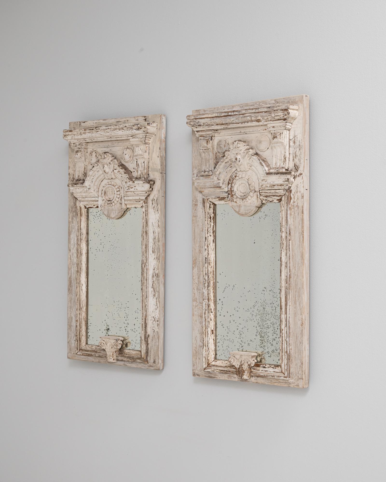 Paire d'objets en bronze patiné blanc, datant de 1890  Miroirs en bois en vente 1