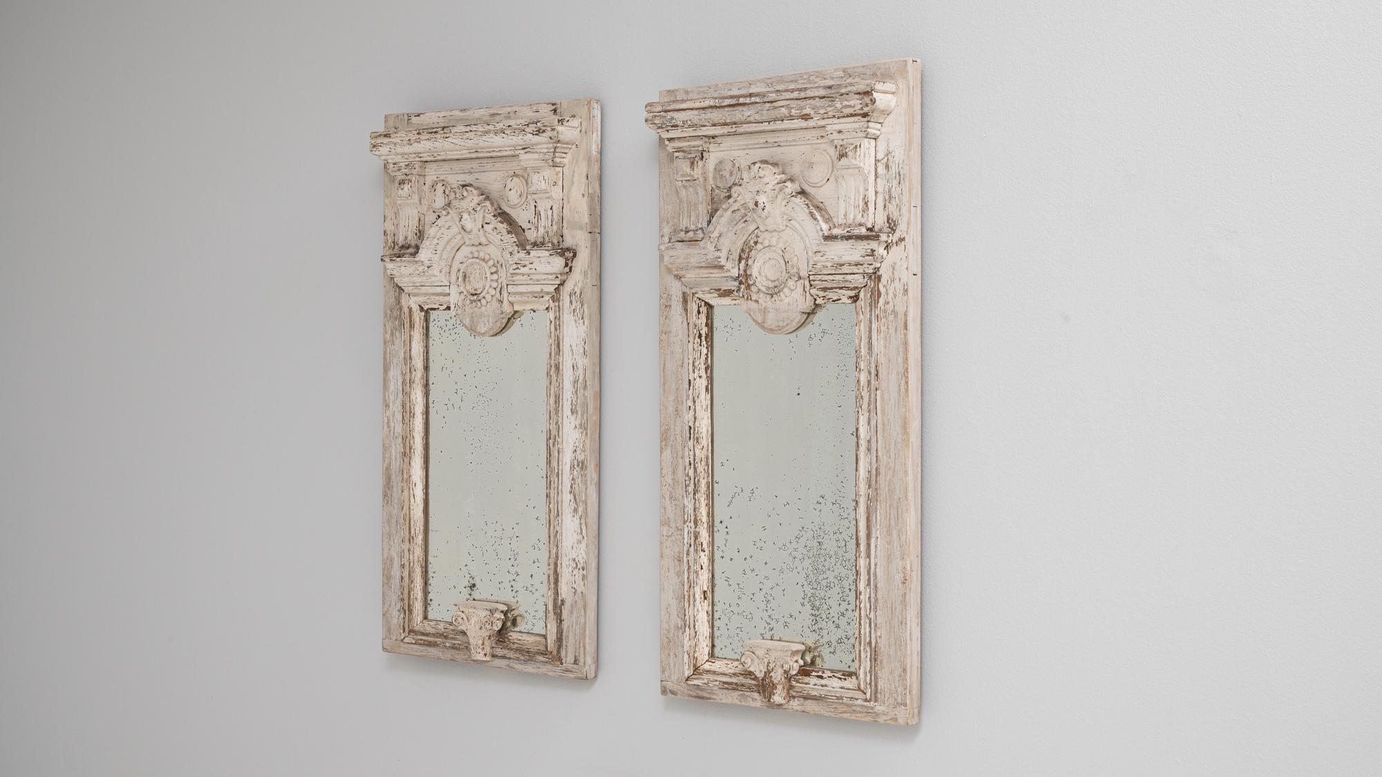 Paire d'objets en bronze patiné blanc, datant de 1890  Miroirs en bois en vente 2
