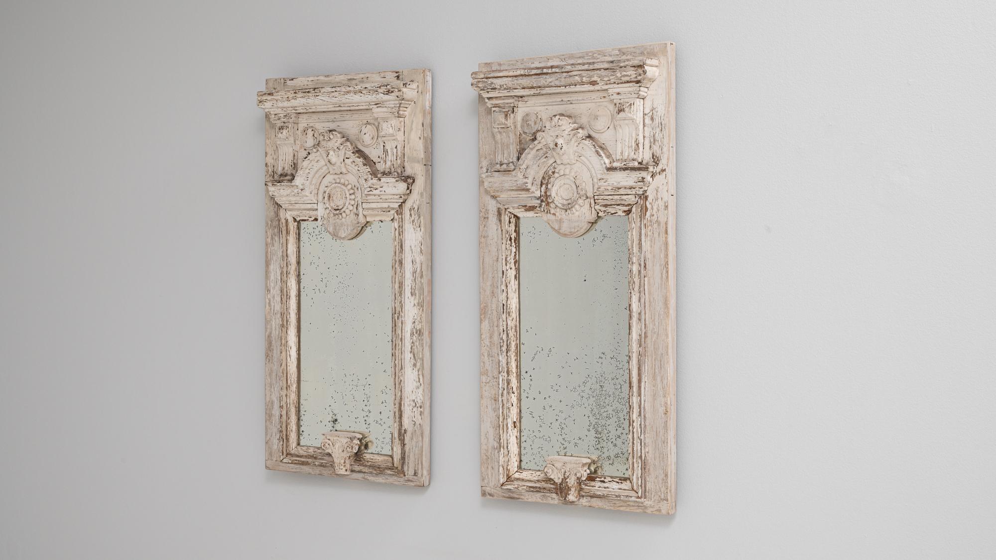 Paire d'objets en bronze patiné blanc, datant de 1890  Miroirs en bois en vente 3