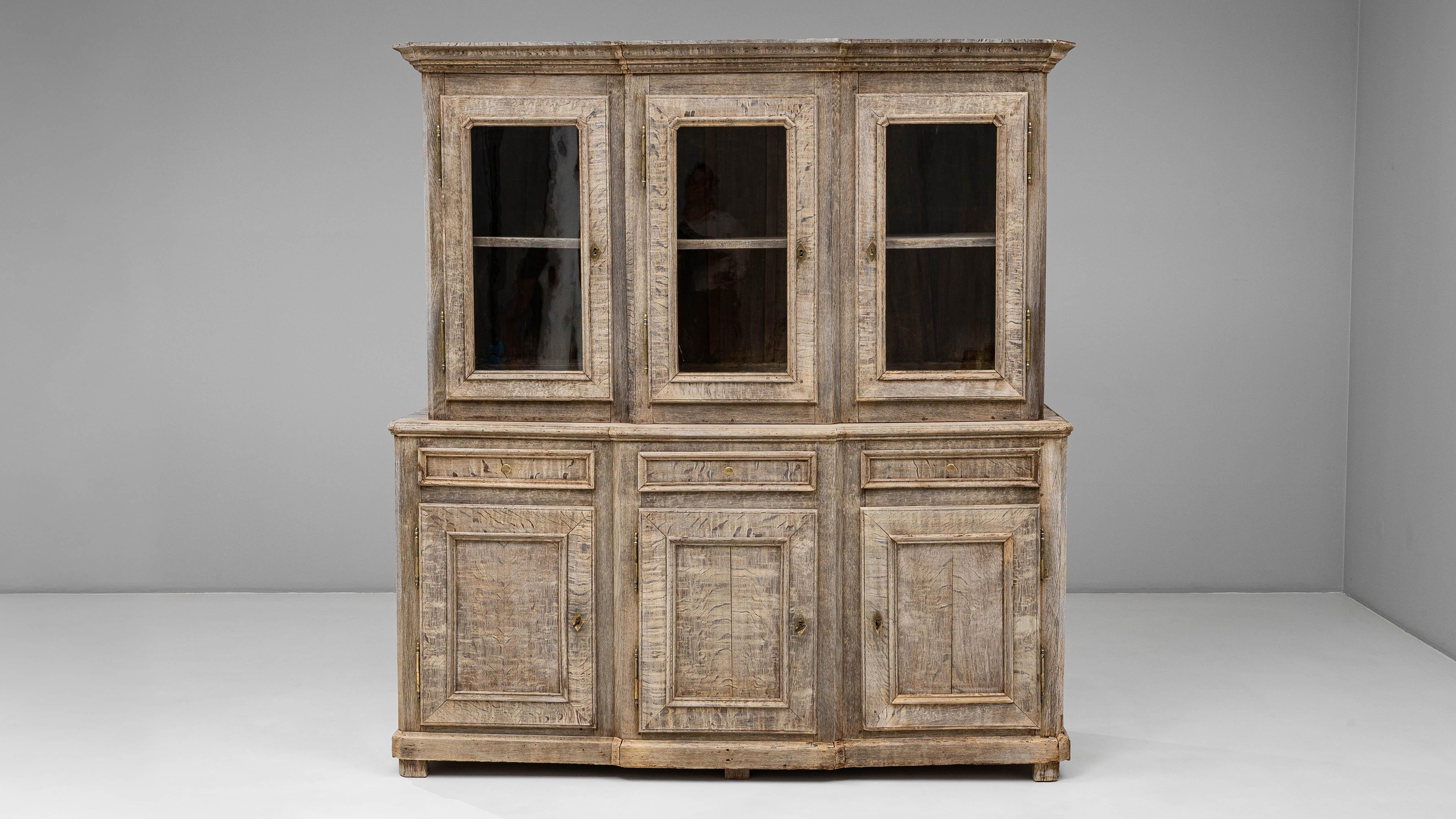 1890er Jahre Französisch Provincial Eiche Vitrine im Angebot 1