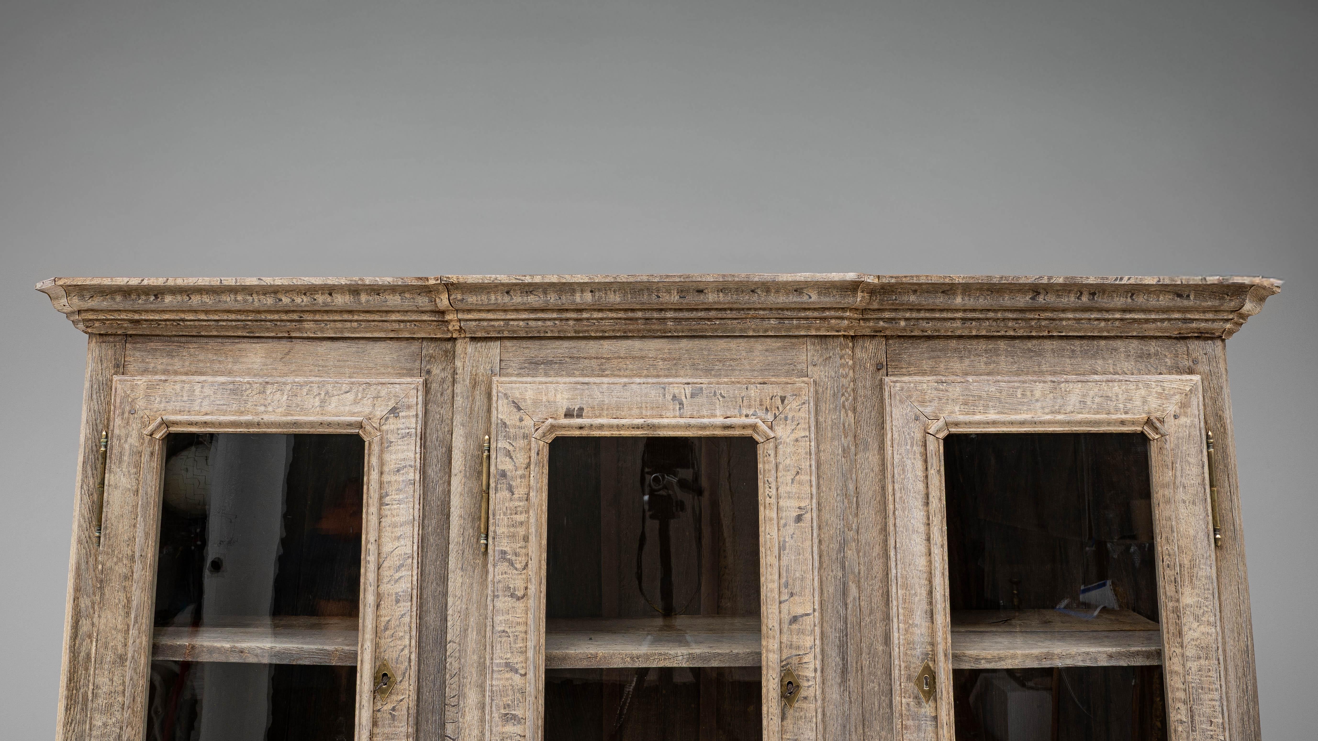 1890er Jahre Französisch Provincial Eiche Vitrine im Angebot 3