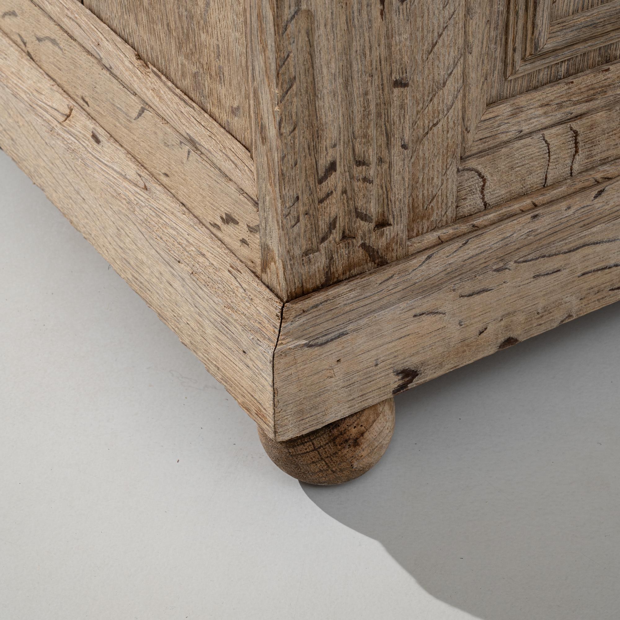 Comodino in quercia con cassetto in stile rinascimentale francese del 1890 in vendita 5