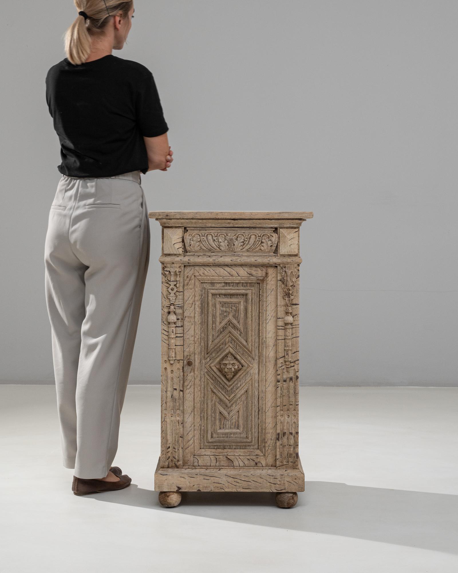 Francese Comodino in quercia con cassetto in stile rinascimentale francese del 1890 in vendita