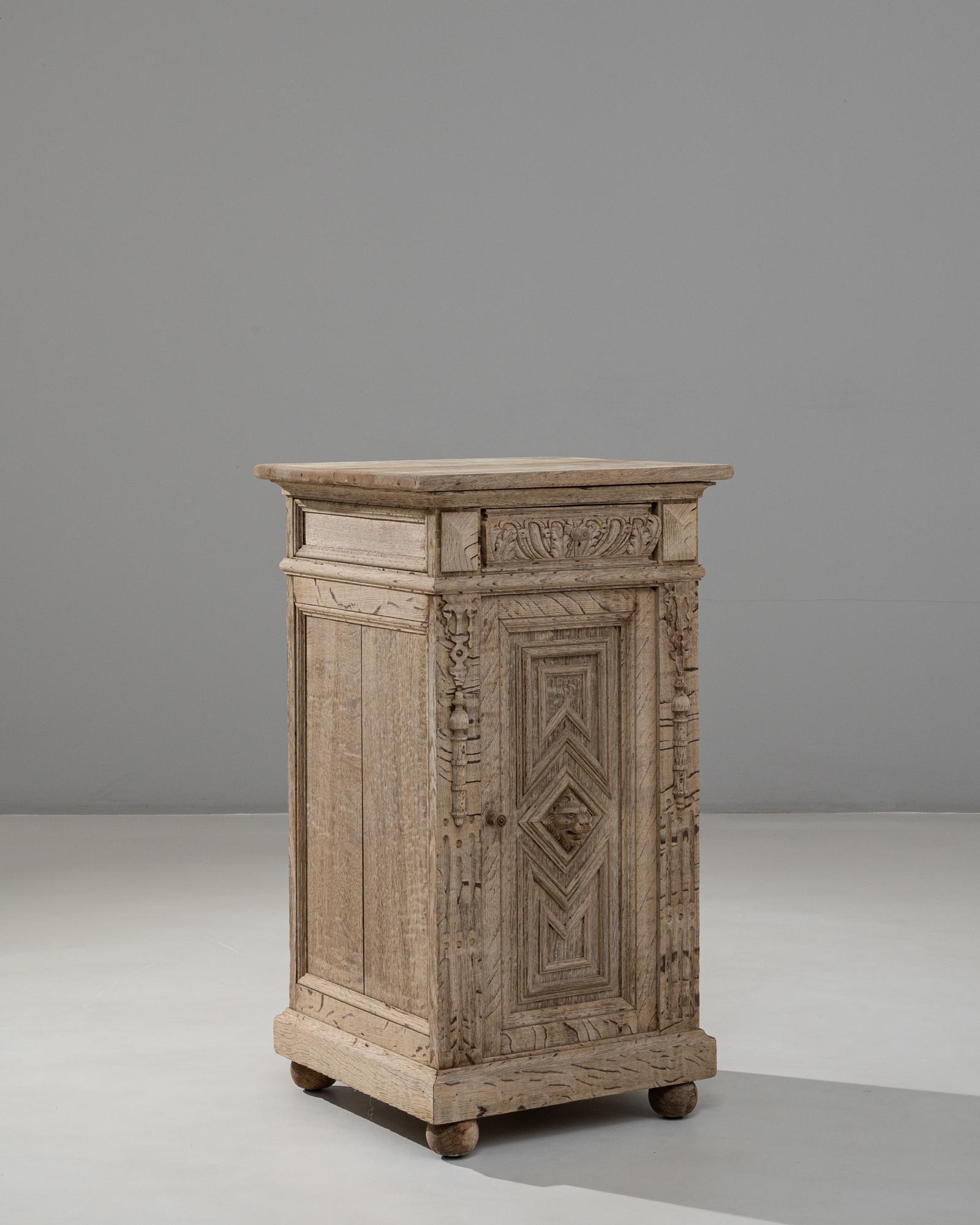 Quercia Comodino in quercia con cassetto in stile rinascimentale francese del 1890 in vendita