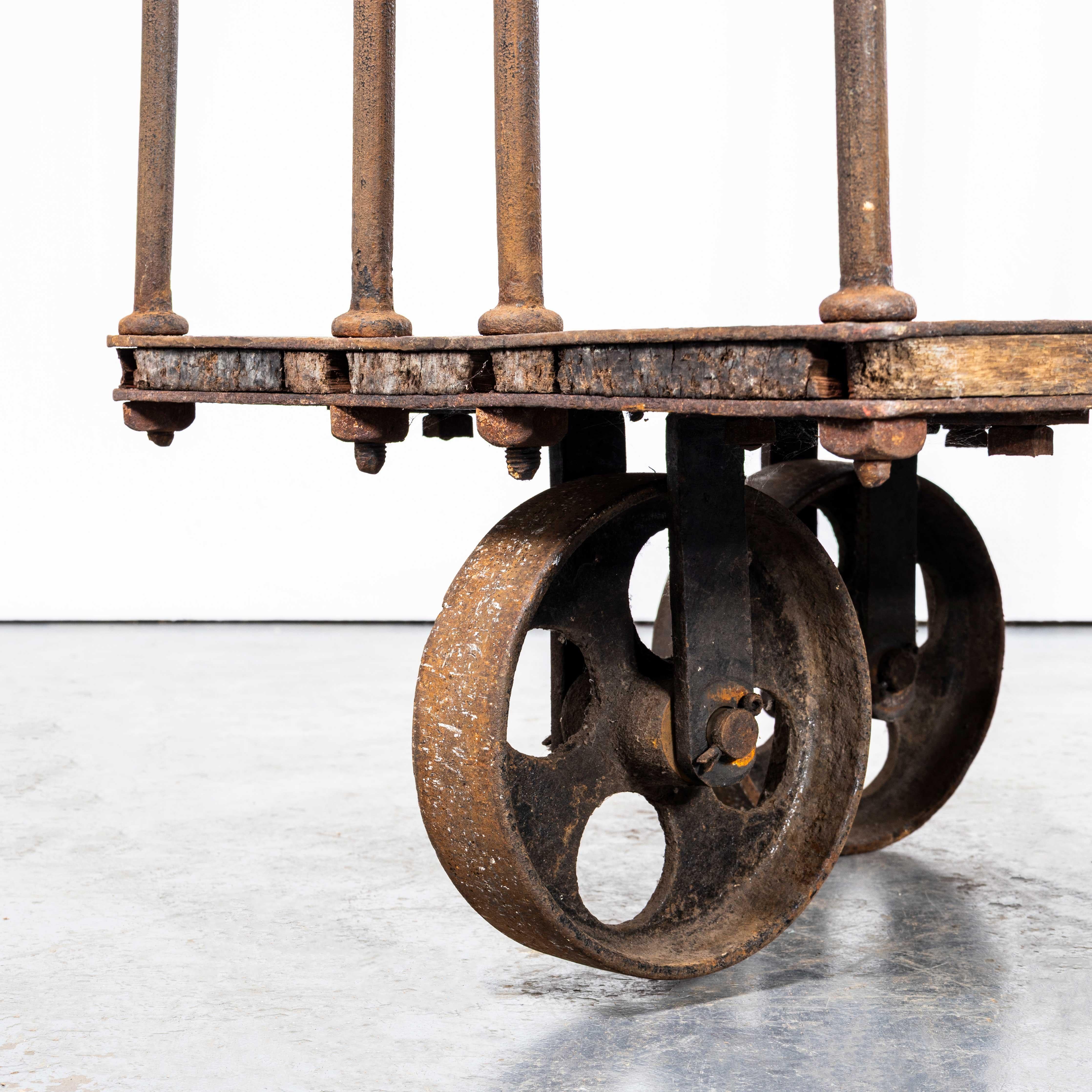 Européen Chariot industriel de 1890 - Roues en fonte en vente