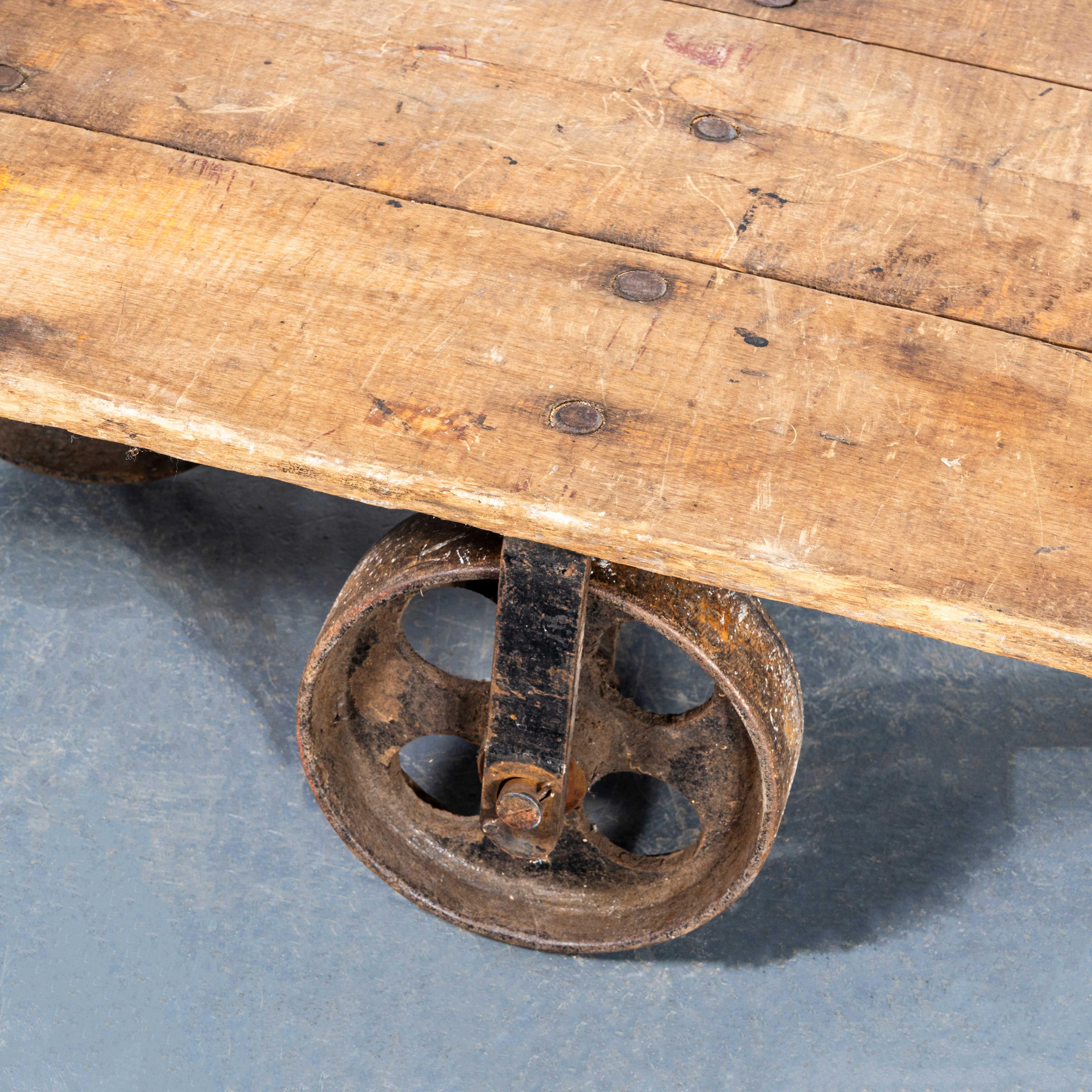 Chariot industriel de 1890 - Roues en fonte en vente 3