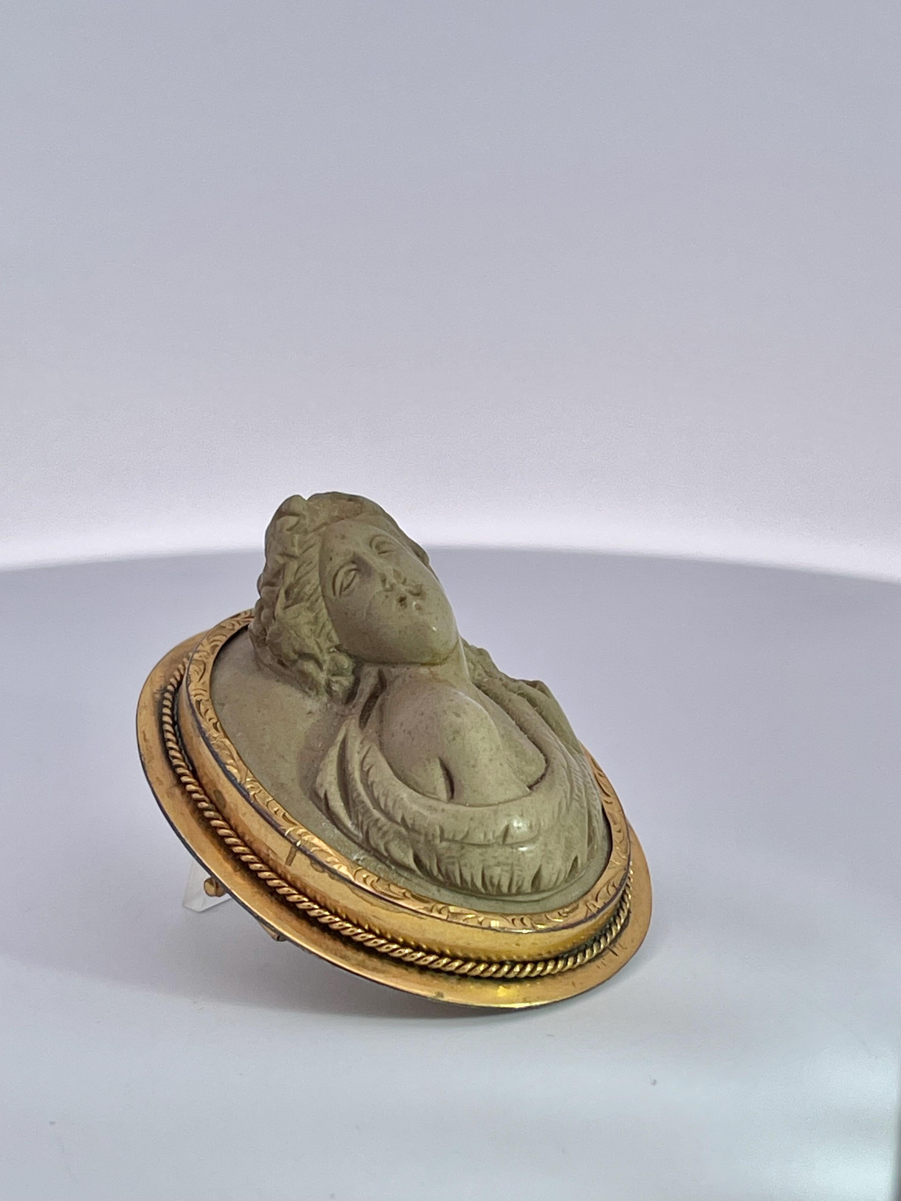 1890's High Relief Lava Cameo brooch In Good Condition For Sale In North Hollywood, CA