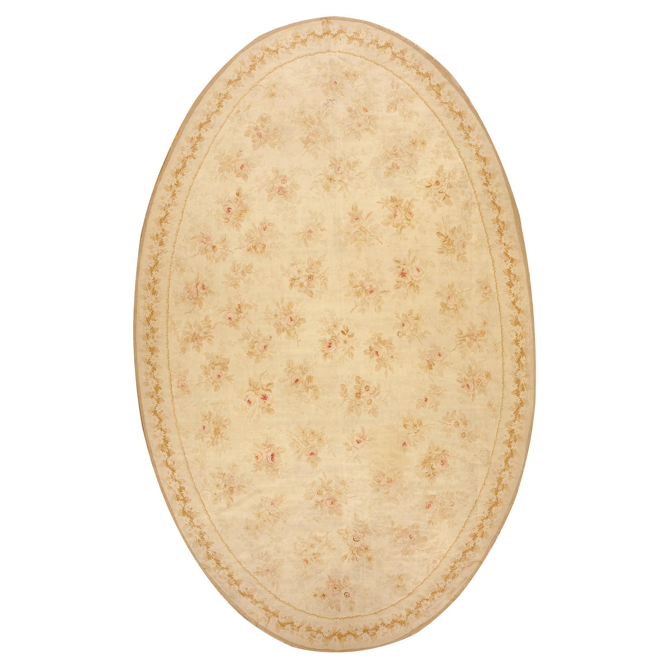 1890er Elfenbein Rosengarten Antique French Aubusson Teppich 8
4

 x 13
4

 Oval Teppich im Angebot