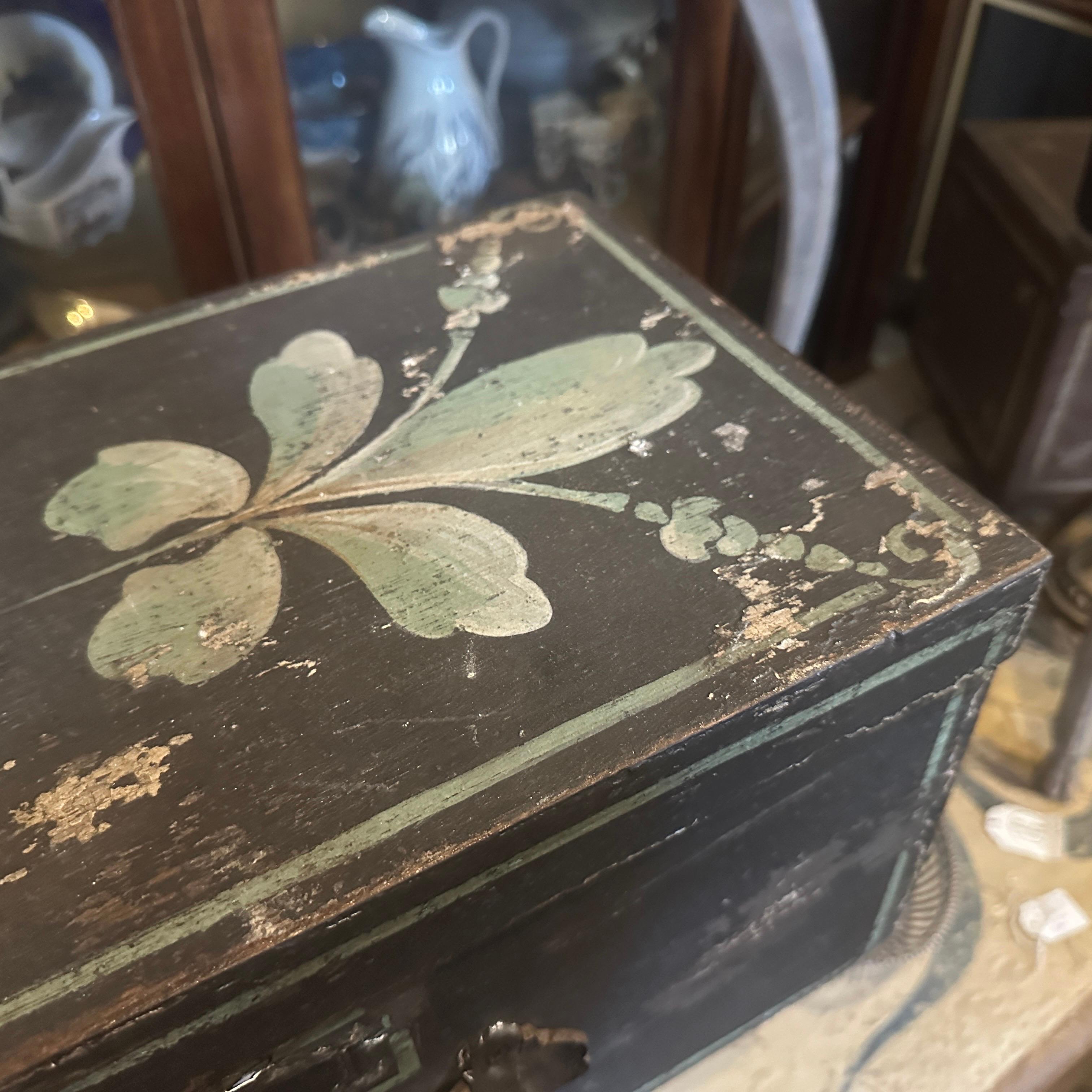 Hand-Crafted 1890s Louis Philippe Brown and Green Lacquered Wood Sicilian Box For Sale