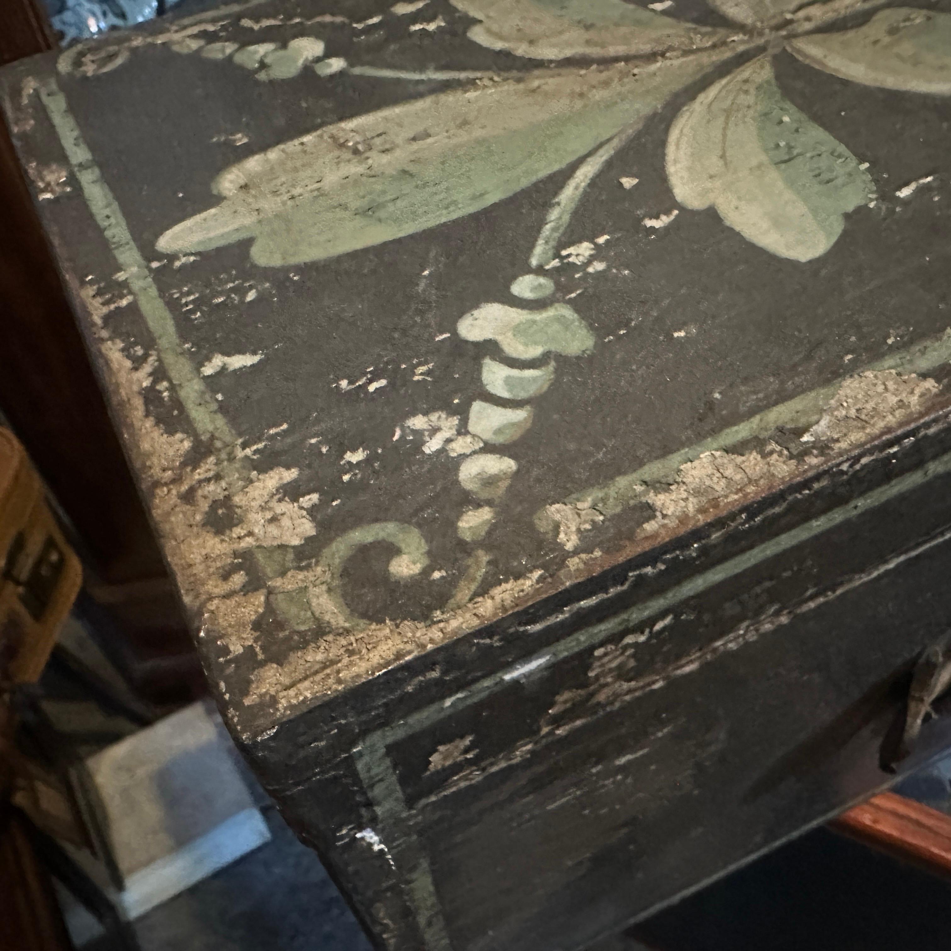 1890er Louis Philippe Brown und grün lackiertes Holz Sizilianische Box im Zustand „Gut“ im Angebot in Catania, Sicilia