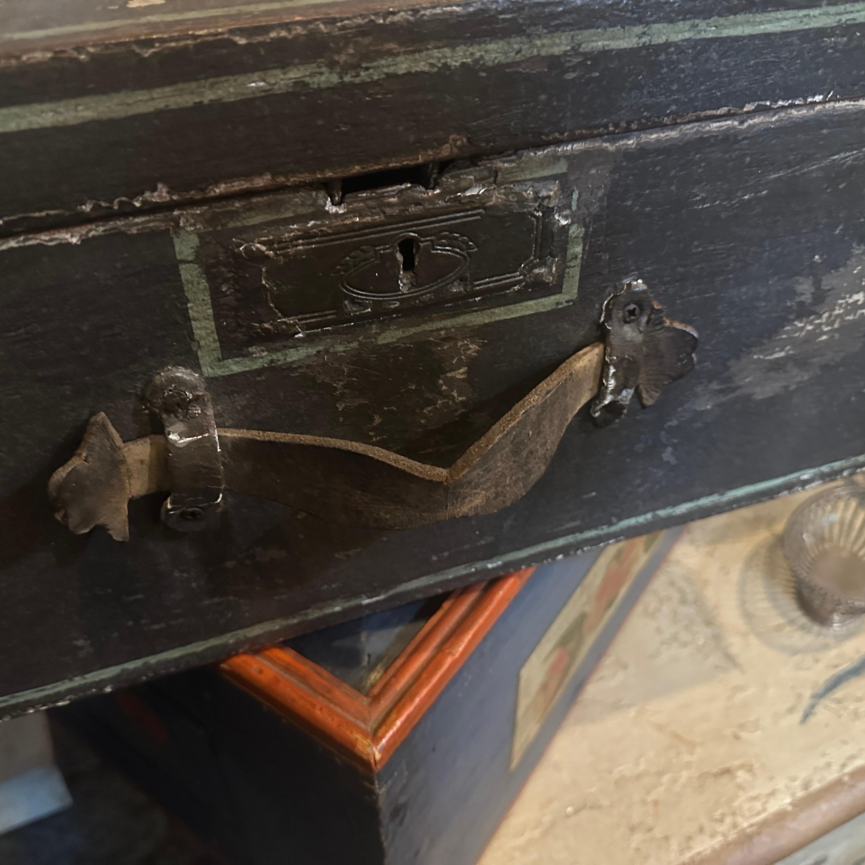 1890 Louis Philippe Caja siciliana de madera lacada marrón y verde Madera en venta