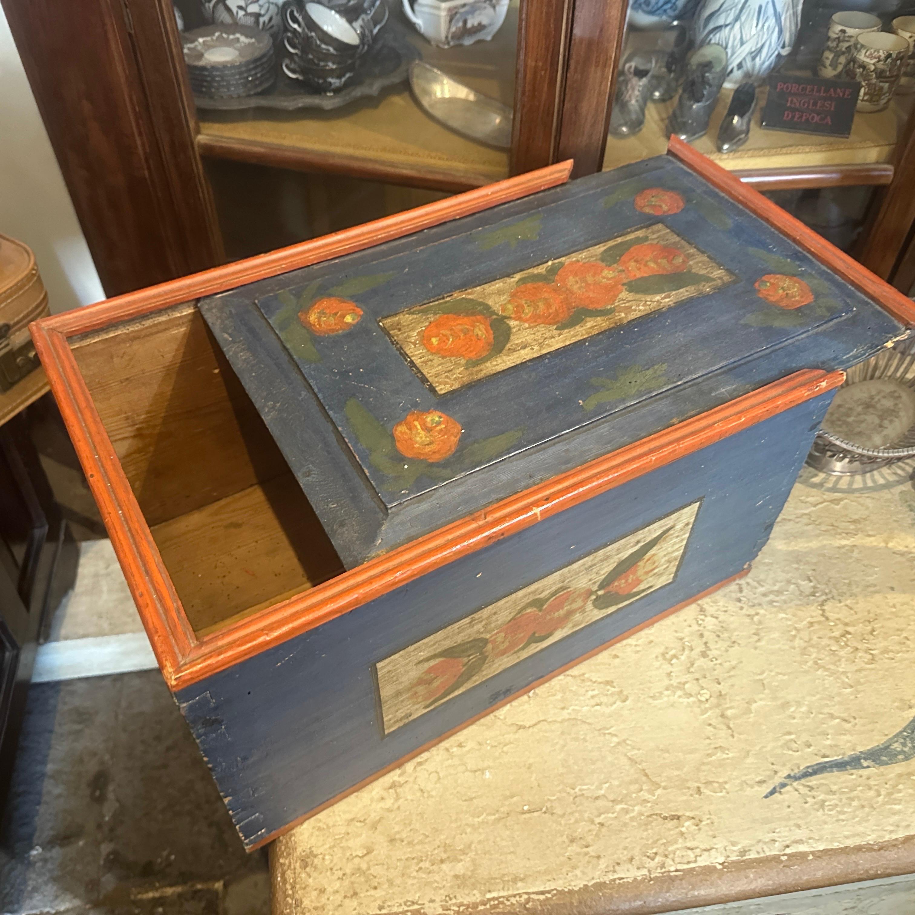 1890s Louis Philippe Red and Blue Lacquered Wood Sicilian Box For Sale 2