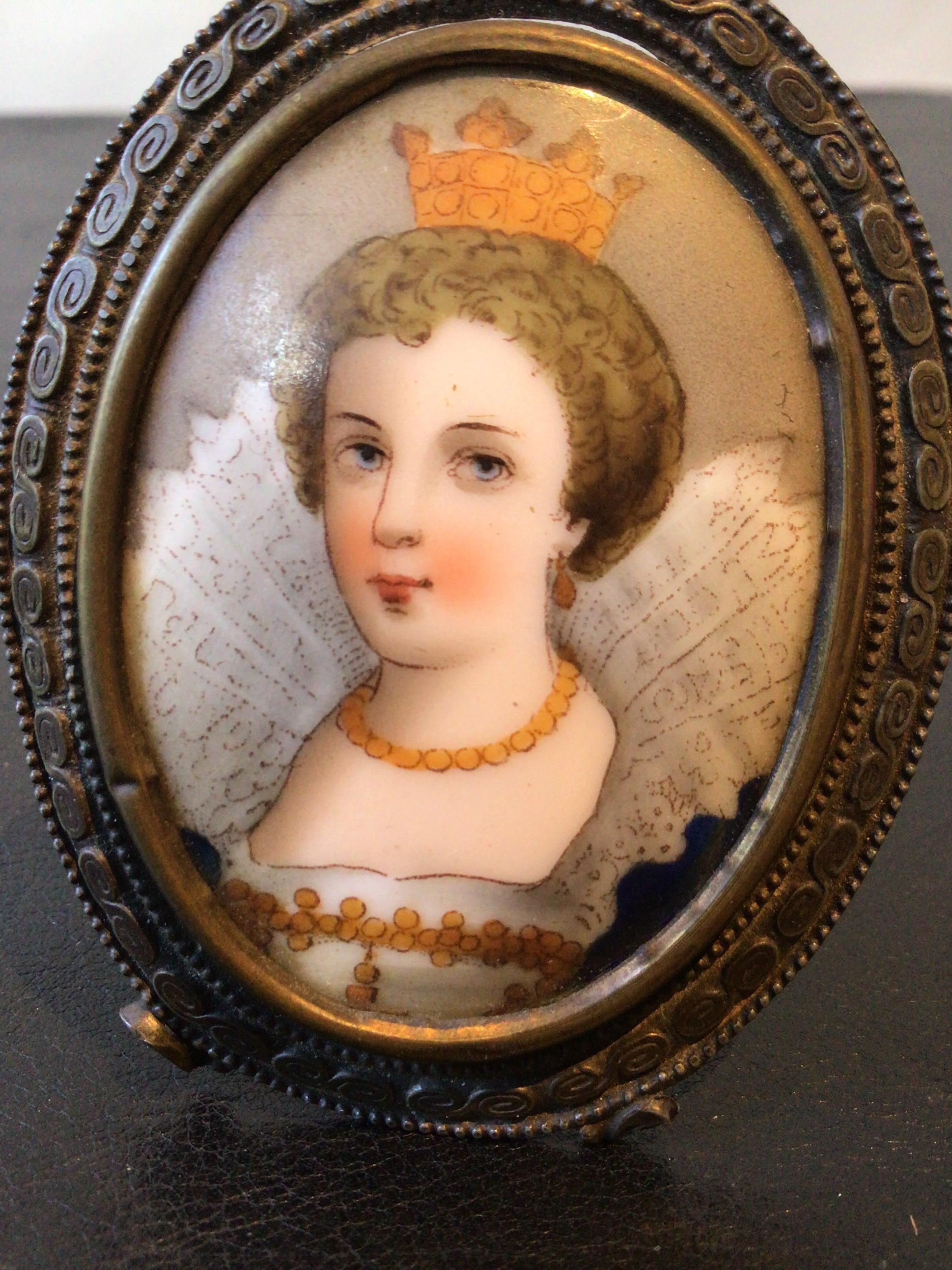1890s Miniature Painting of Queen on Ceramic in Brass Frame In Good Condition In Tarrytown, NY
