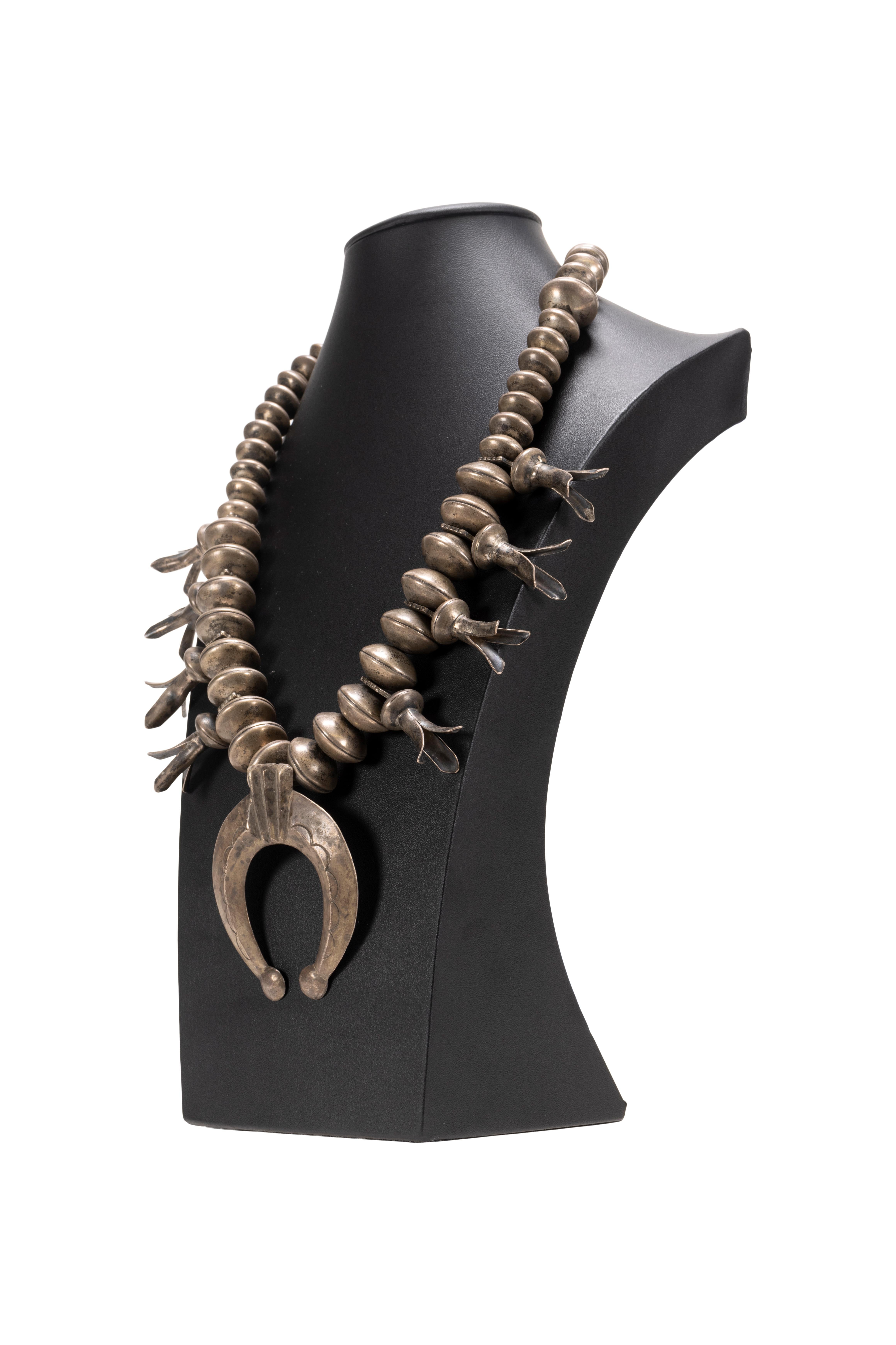 Navajo Squash Blossom-Halskette aus Sterling, 1890er Jahre im Zustand „Gut“ im Angebot in Coeur d Alene, ID
