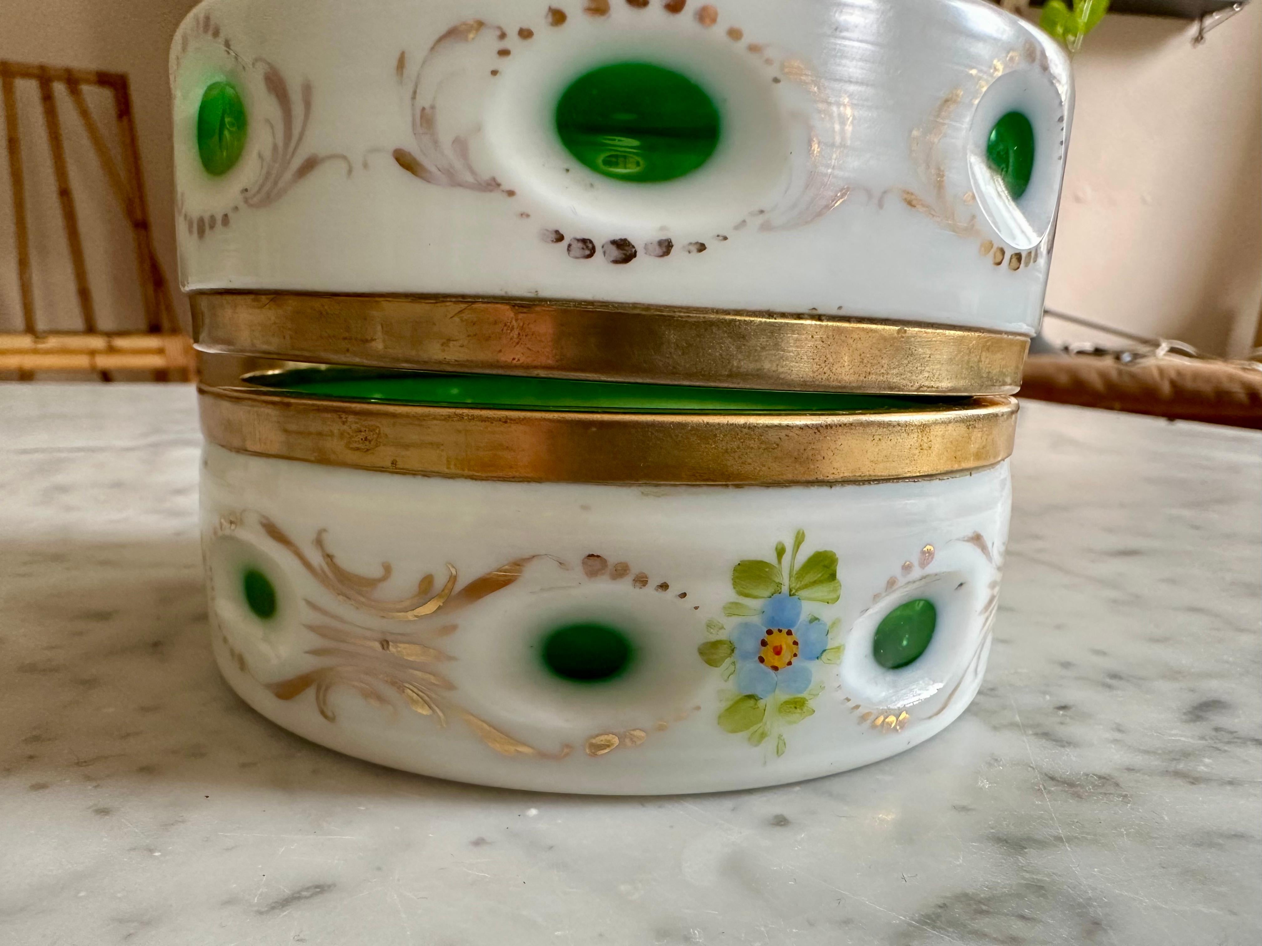 1890s Opaline Glass Lidded Box with Floral Ornament, white an green For Sale 8