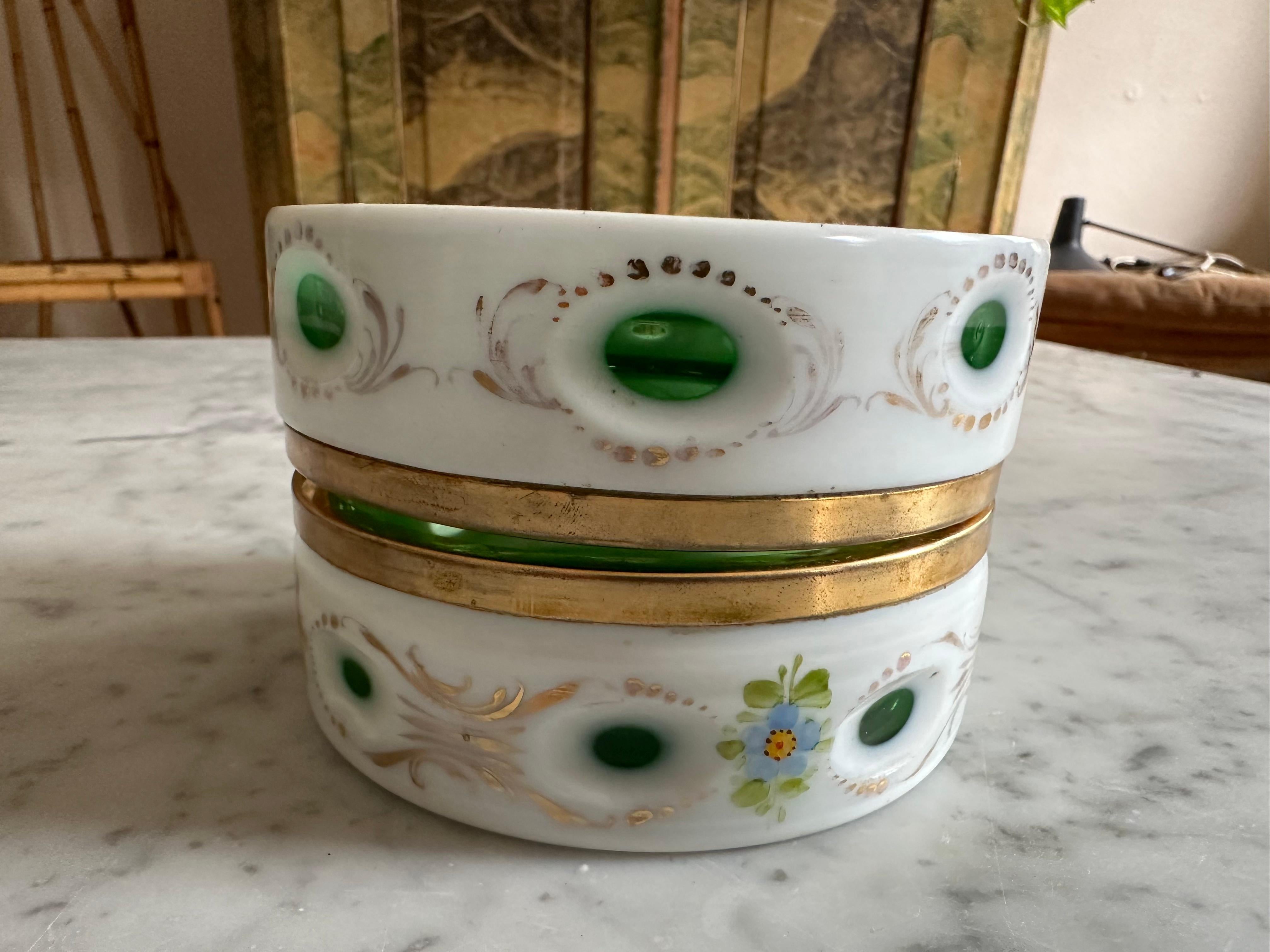 1890s Opaline Glass Lidded Box with Floral Ornament, white an green For Sale 9
