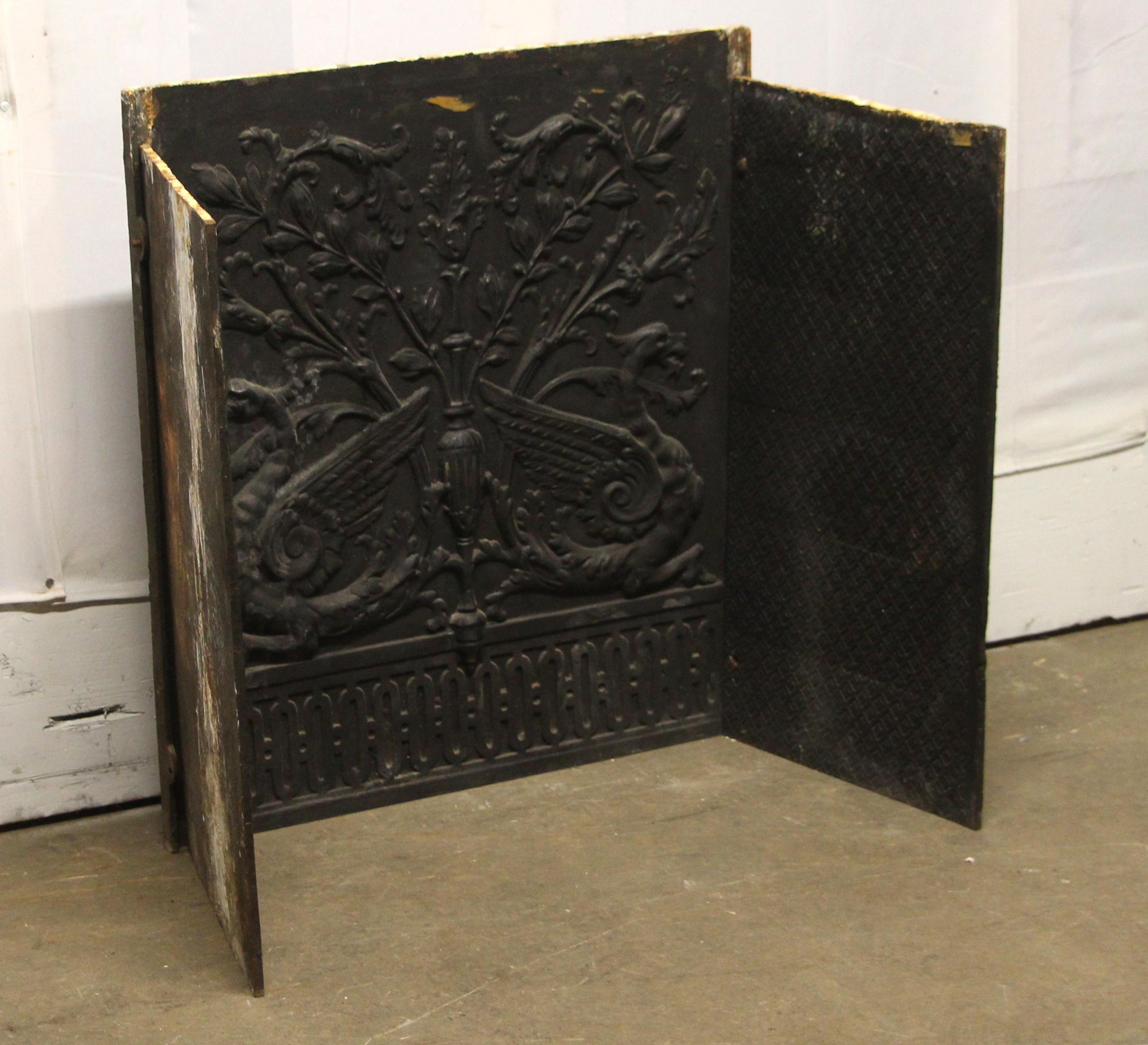 1890s cast iron figural and floral fire back with a black finish. There is general wear from age and use. This can be seen at our 302 Bowery location in NoHo in Manhattan.