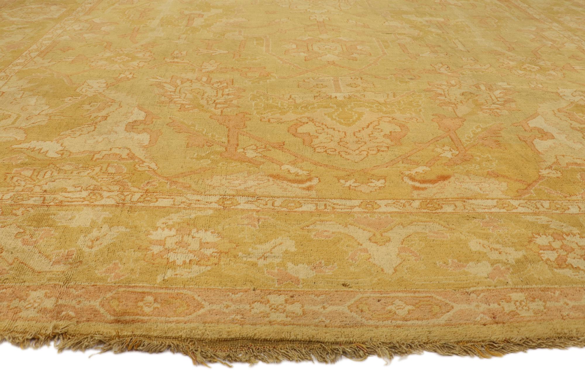 Antiker türkischer Oushak-Teppich des späten 19. Jahrhunderts mit traditionellem Stil (Handgeknüpft) im Angebot