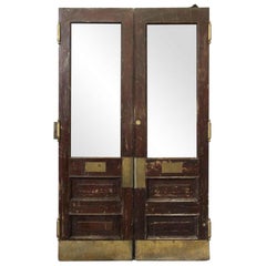 paire d'anciennes portes battantes en bois et verre des années 1890:: Brownstone