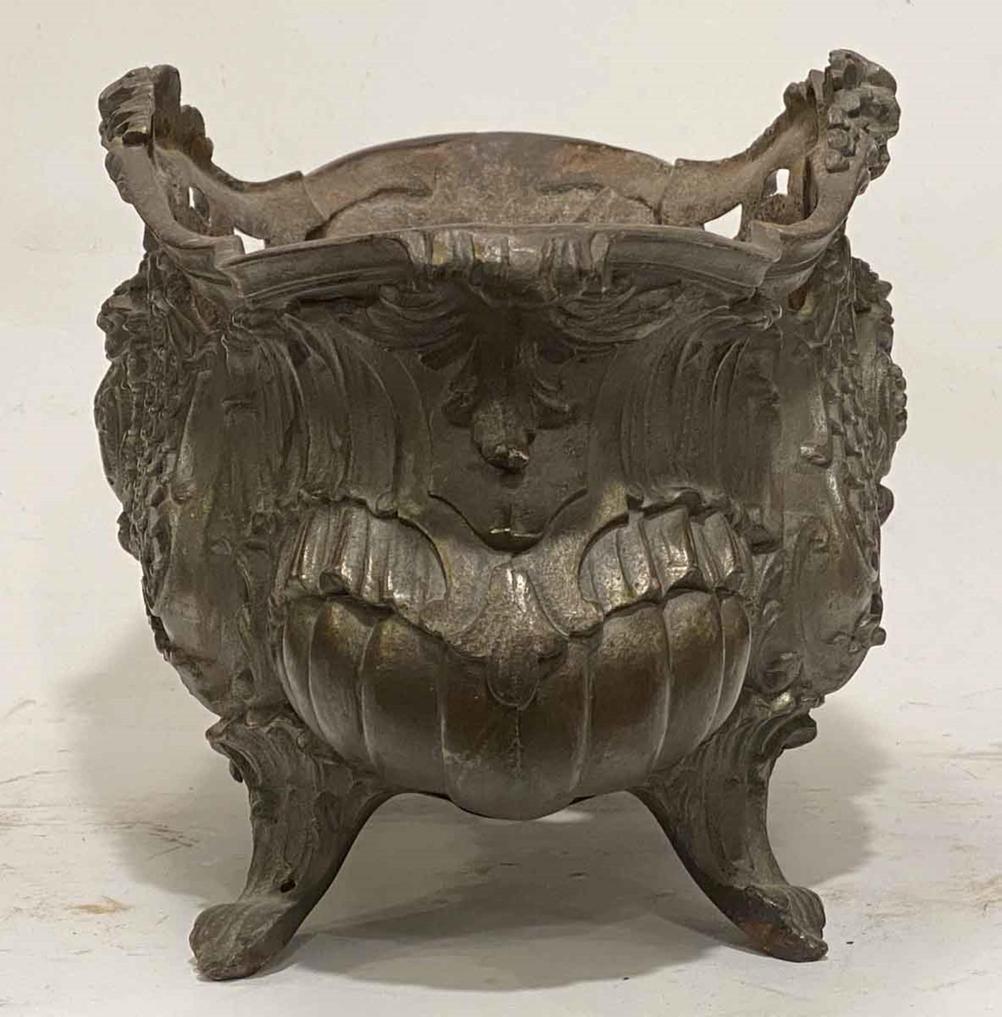 1890s Pair of Antique Cast Iron French Planters 3