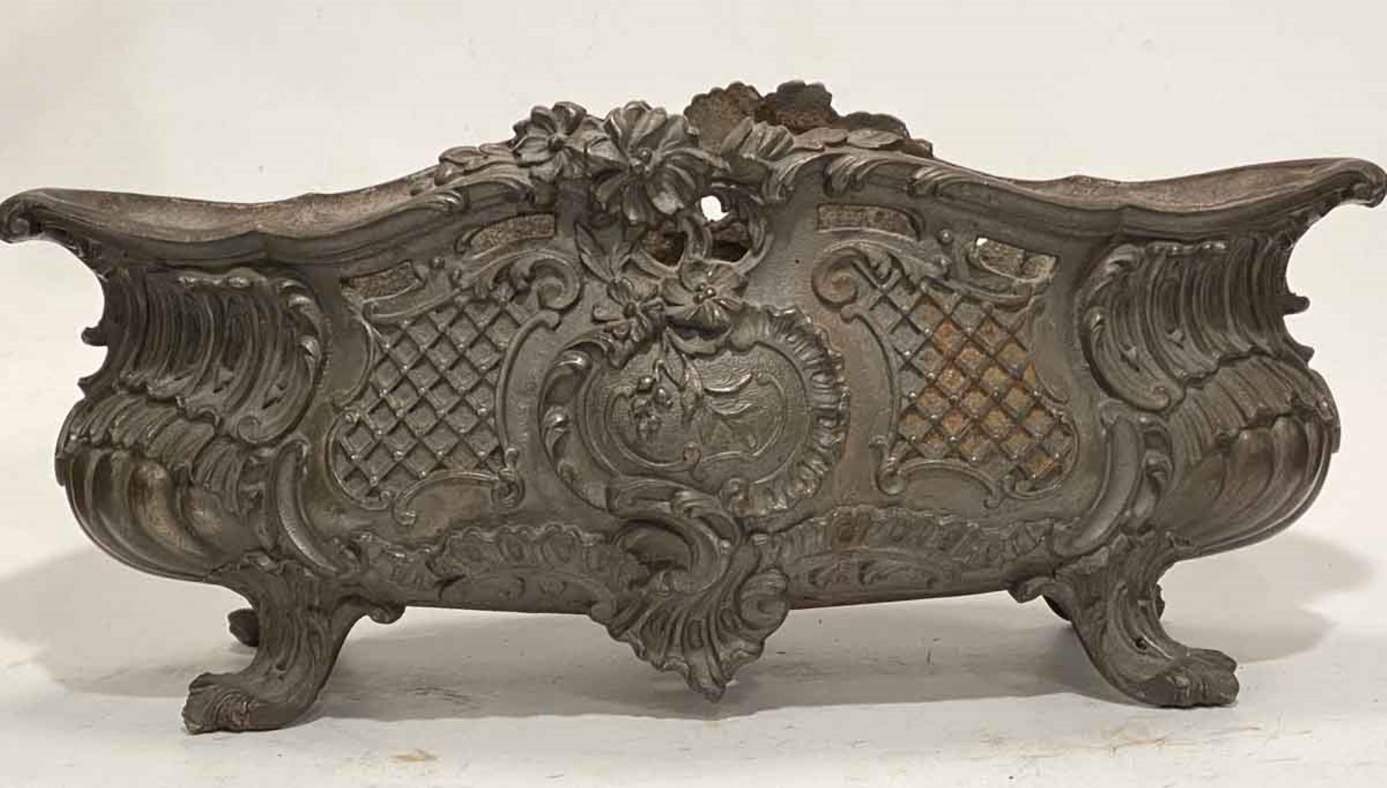 1890s Pair of Antique Cast Iron French Planters 4
