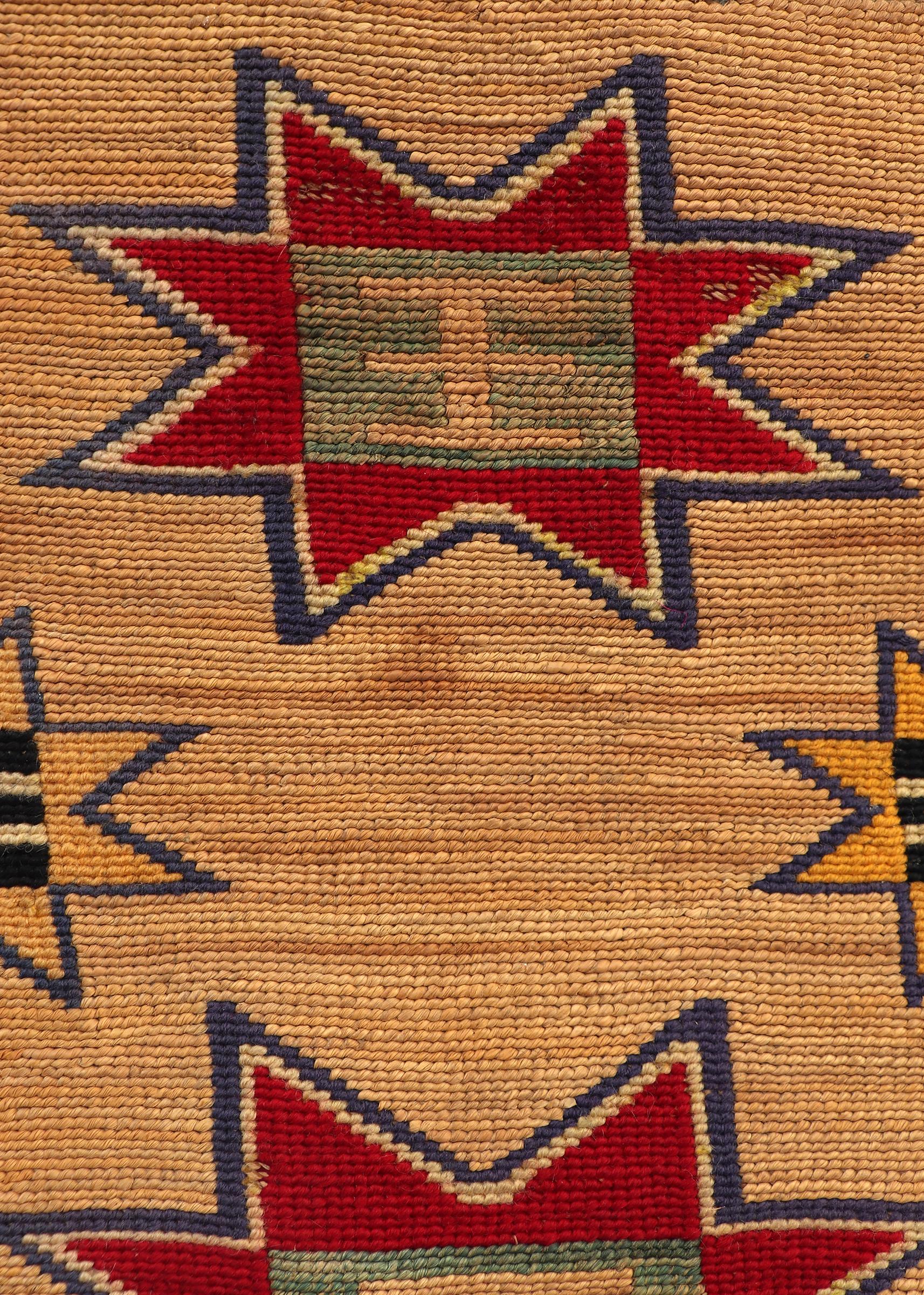 1890s Plateau Cornhusk Bag with Blue, Red, and Yellow Geometric Designs In Good Condition In Denver, CO