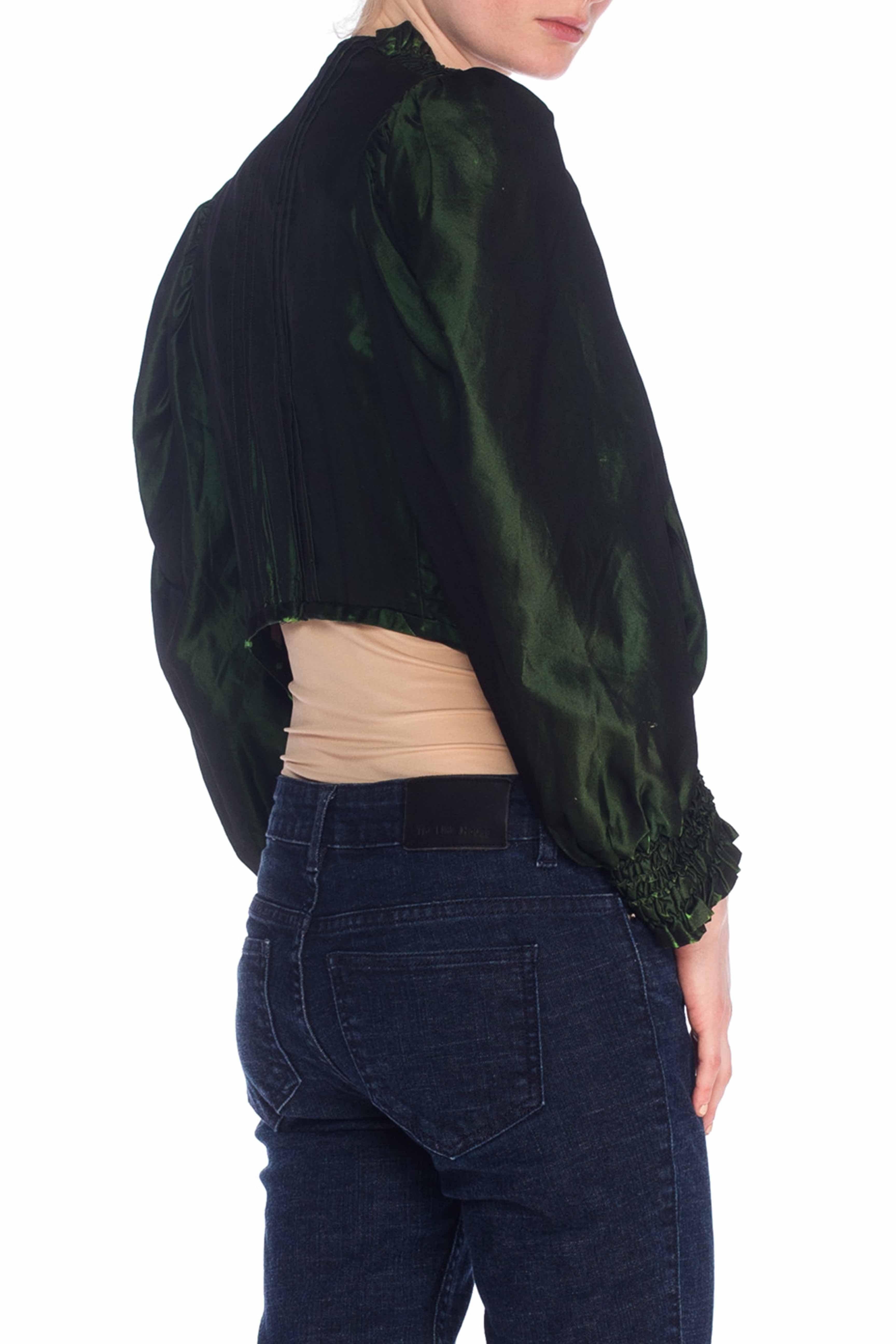 Viktorianischer Arsenic-Grüner Seidentaft  Shirred & geraffte Bluse mit Frühlings- Boni im Zustand „Hervorragend“ im Angebot in New York, NY