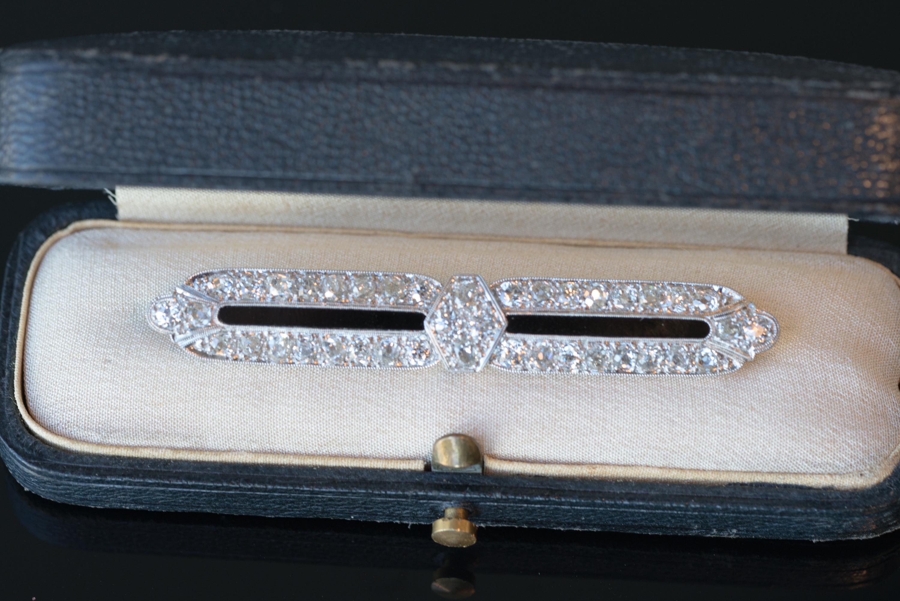 Art Nouveau Tiffany & Co. 4 Carat Total Diamond and Onyx Platinum Bar Pin Brooch